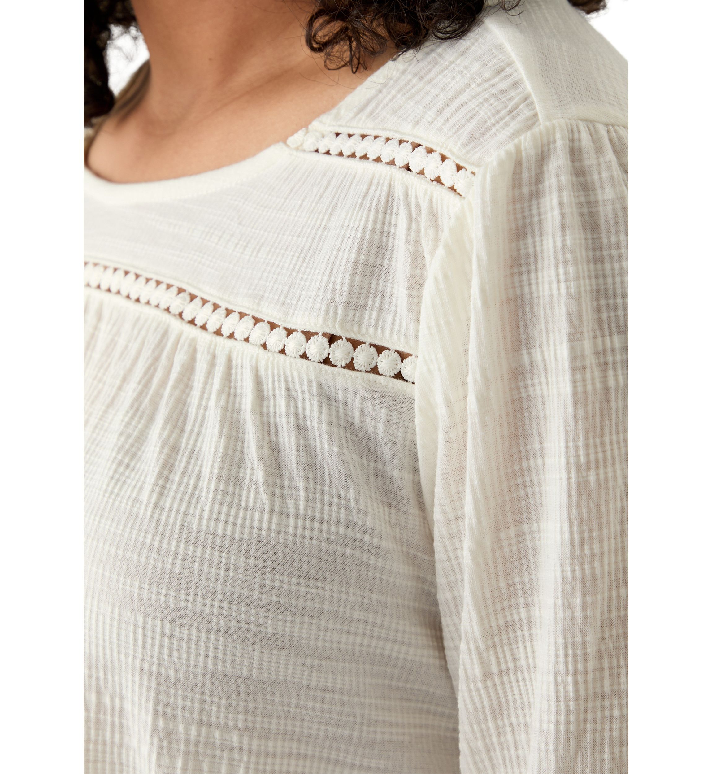 Womens Solid Slub Knit Lace Trim Top