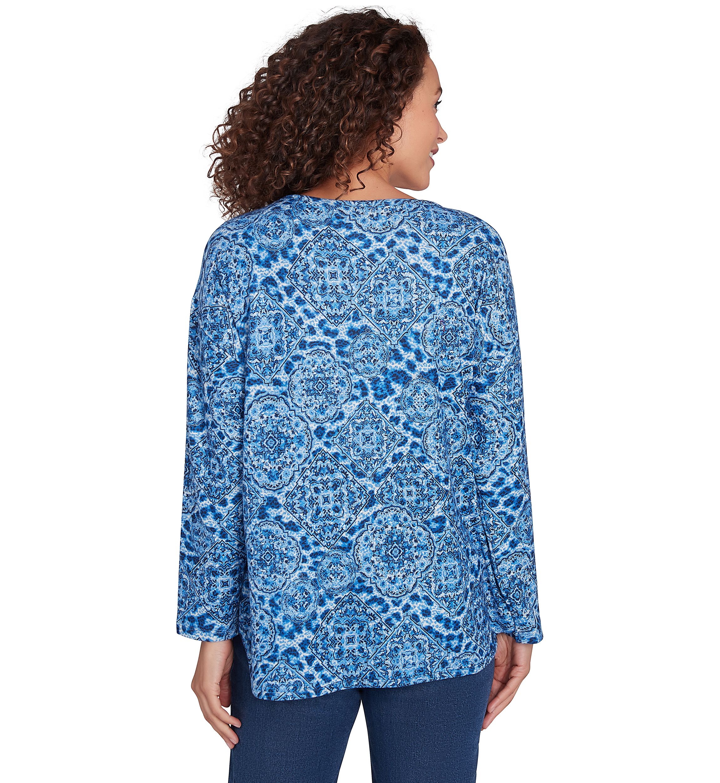 Petite Crew Neck Medallion Leopard Printed Hacci Knit Top