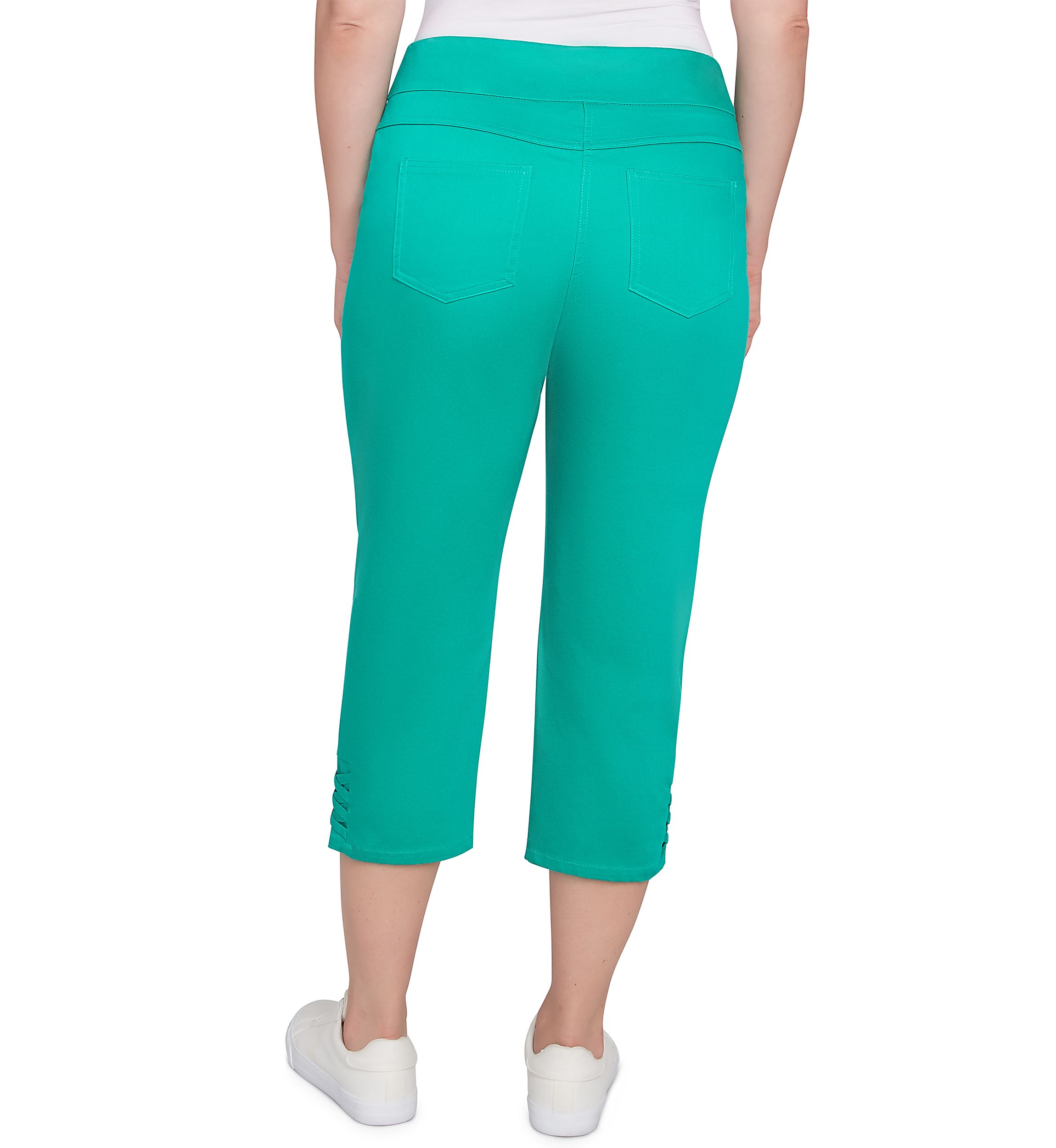 Plus Size Ladder Hem Soft Denim Capri Pants