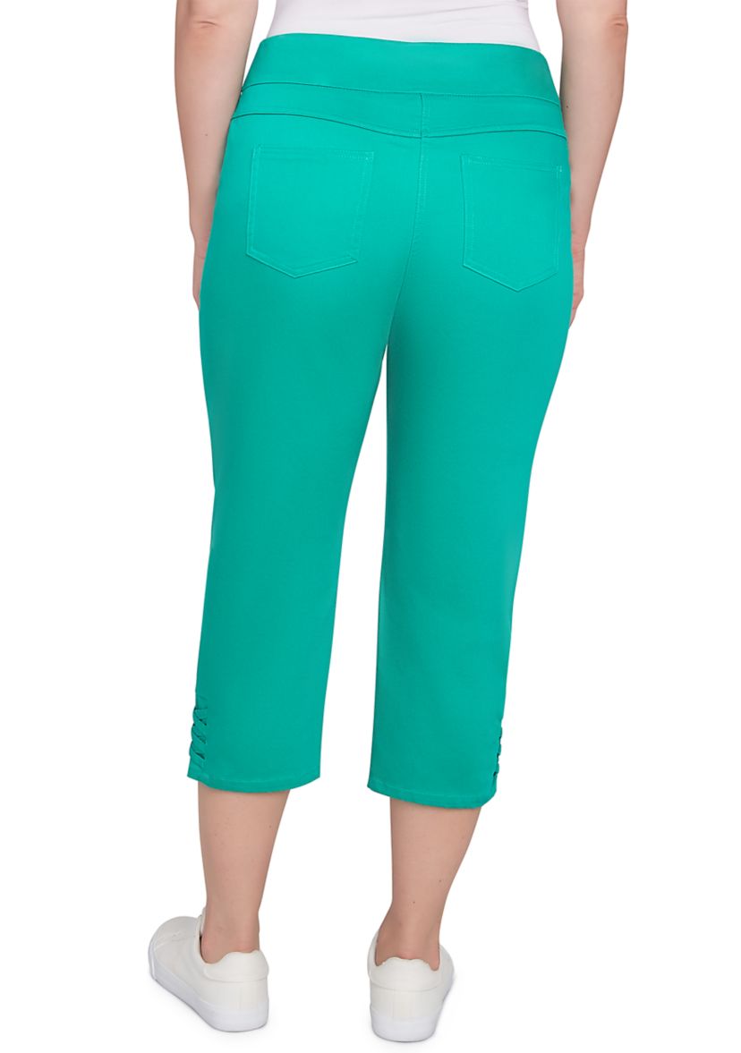 Plus Size Ladder Hem Soft Denim Capri Pants