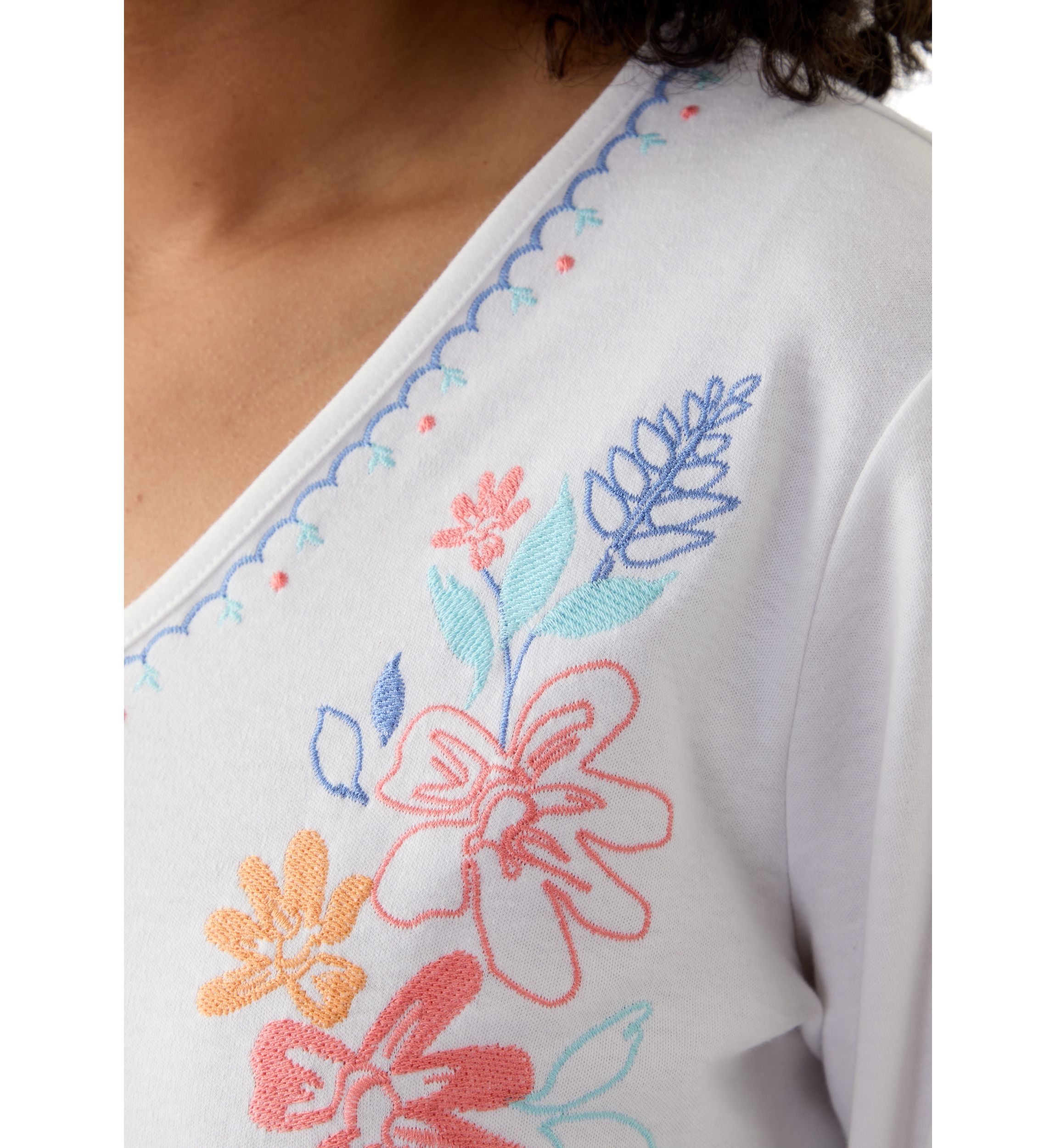 Womens Floral Embroidered Solid Knit Top