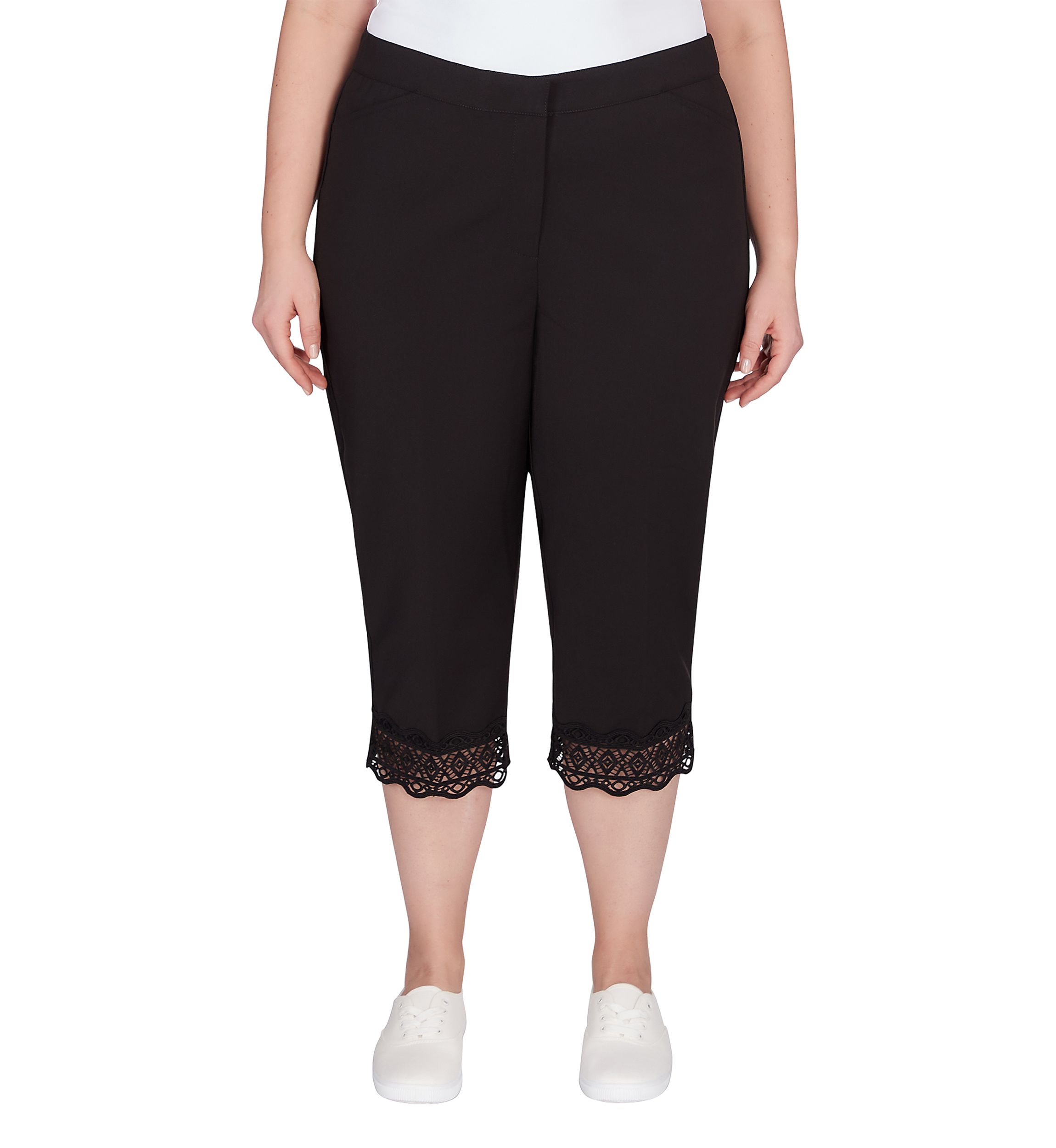Plus Size Stretch Lace Hem Capri Pants