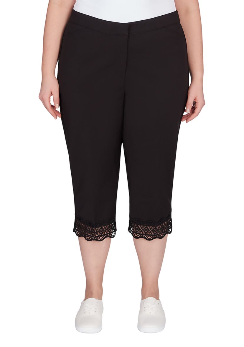 Plus Size Stretch Lace Hem Capri Pants