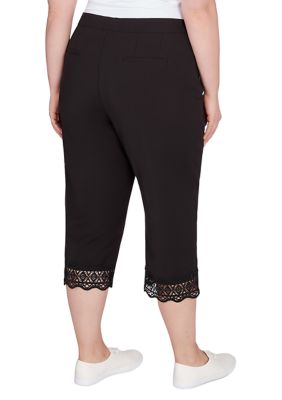 Plus Stretch Lace Hem Capri Pants