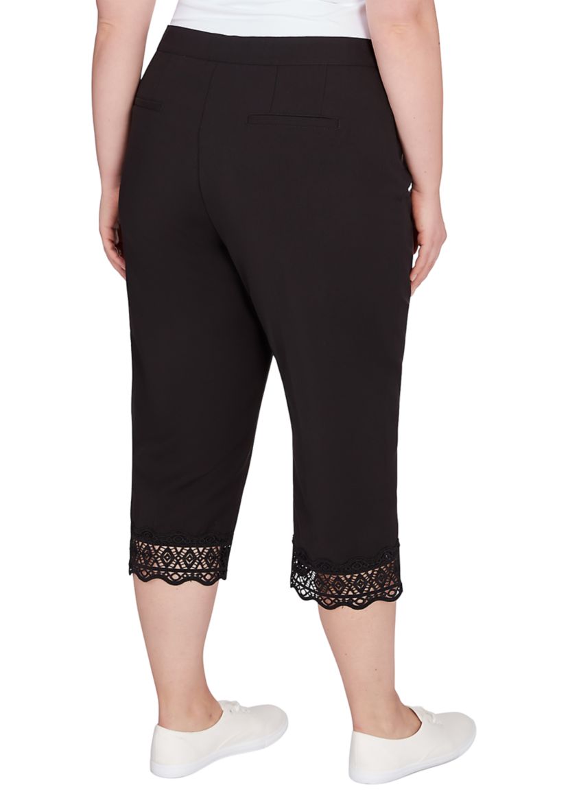 Plus Size Stretch Lace Hem Capri Pants