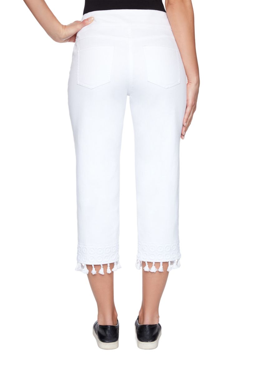 Womens White Out Pull-On Mid-Rise Soft Stretch Embroidered Tassel Denim Capris