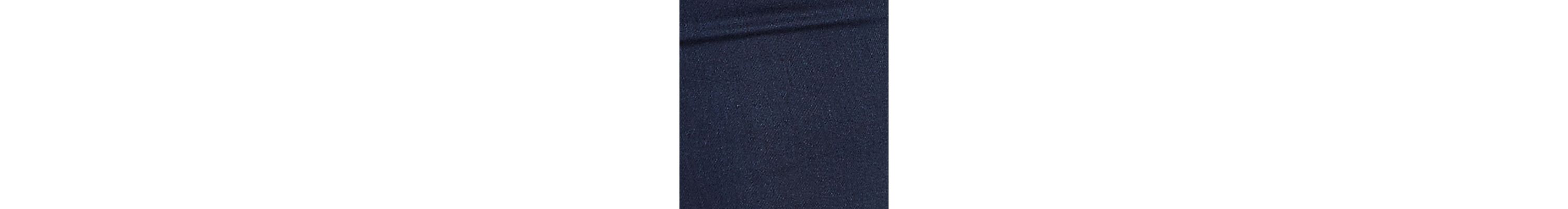 Petite Comfort Stretch Straight Leg Jeans