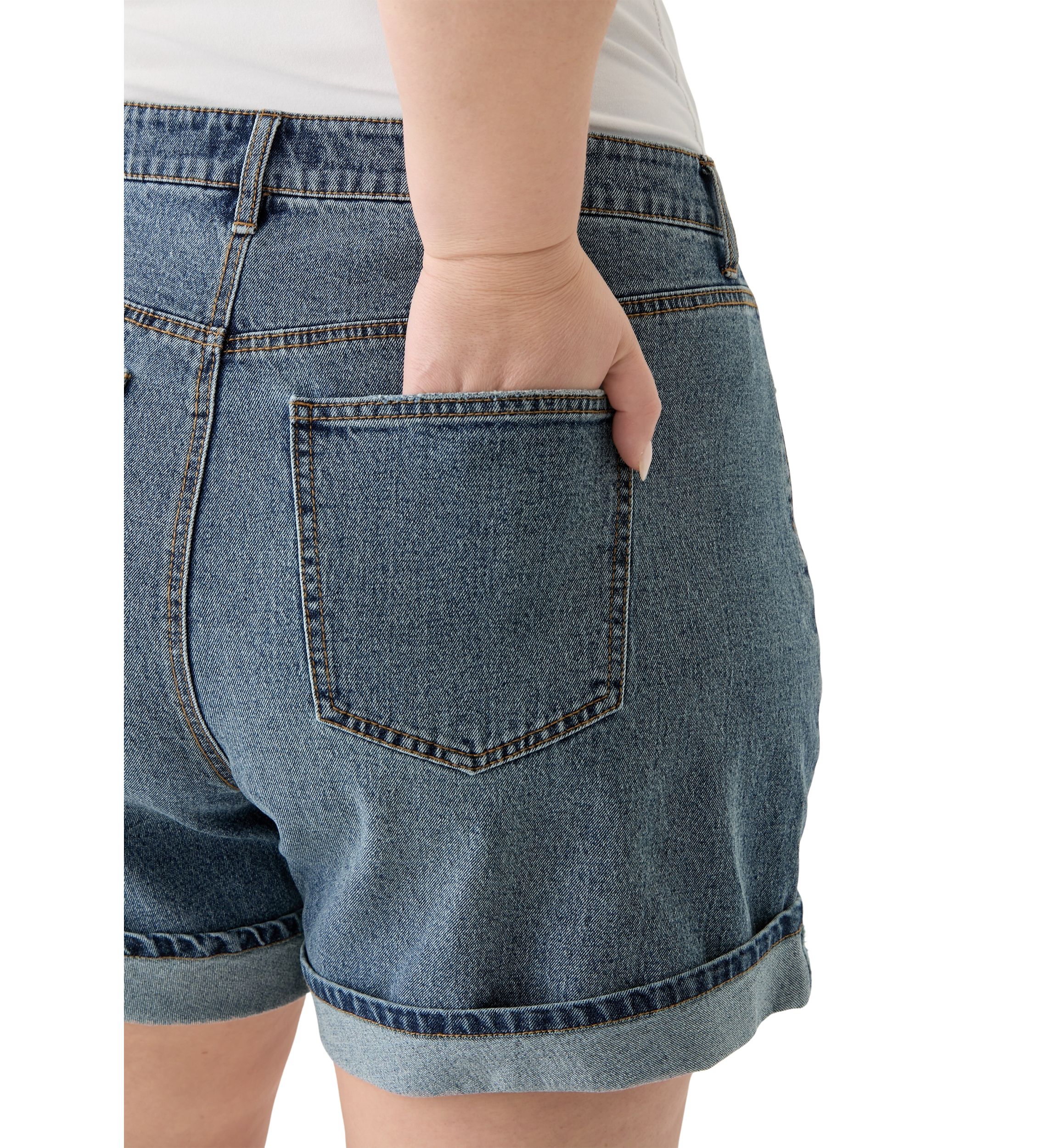 Plus Size Cuffed Shorts