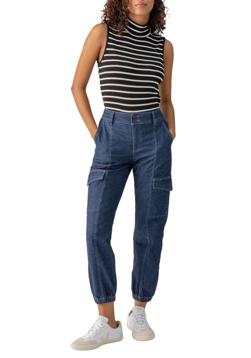 Womens Fitted Sleeveless Mock Neck Top