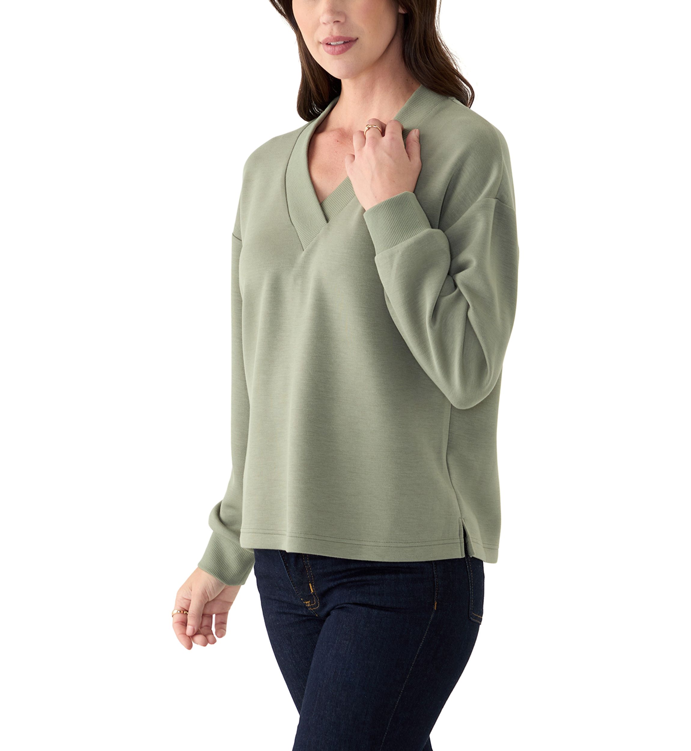 Womens Long Sleeve V-Neck Free Flow Pullover