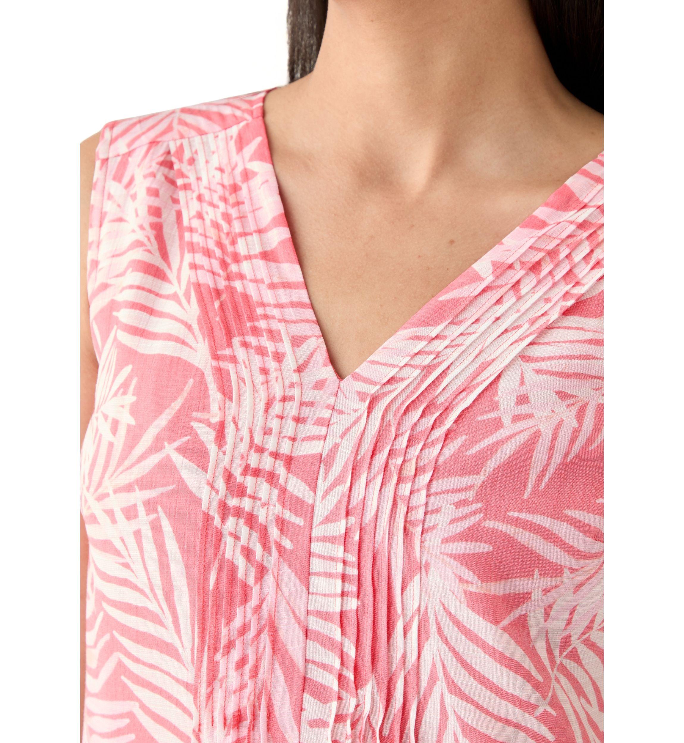Womens V-Neck Pintuck Sleeveless Printed Top