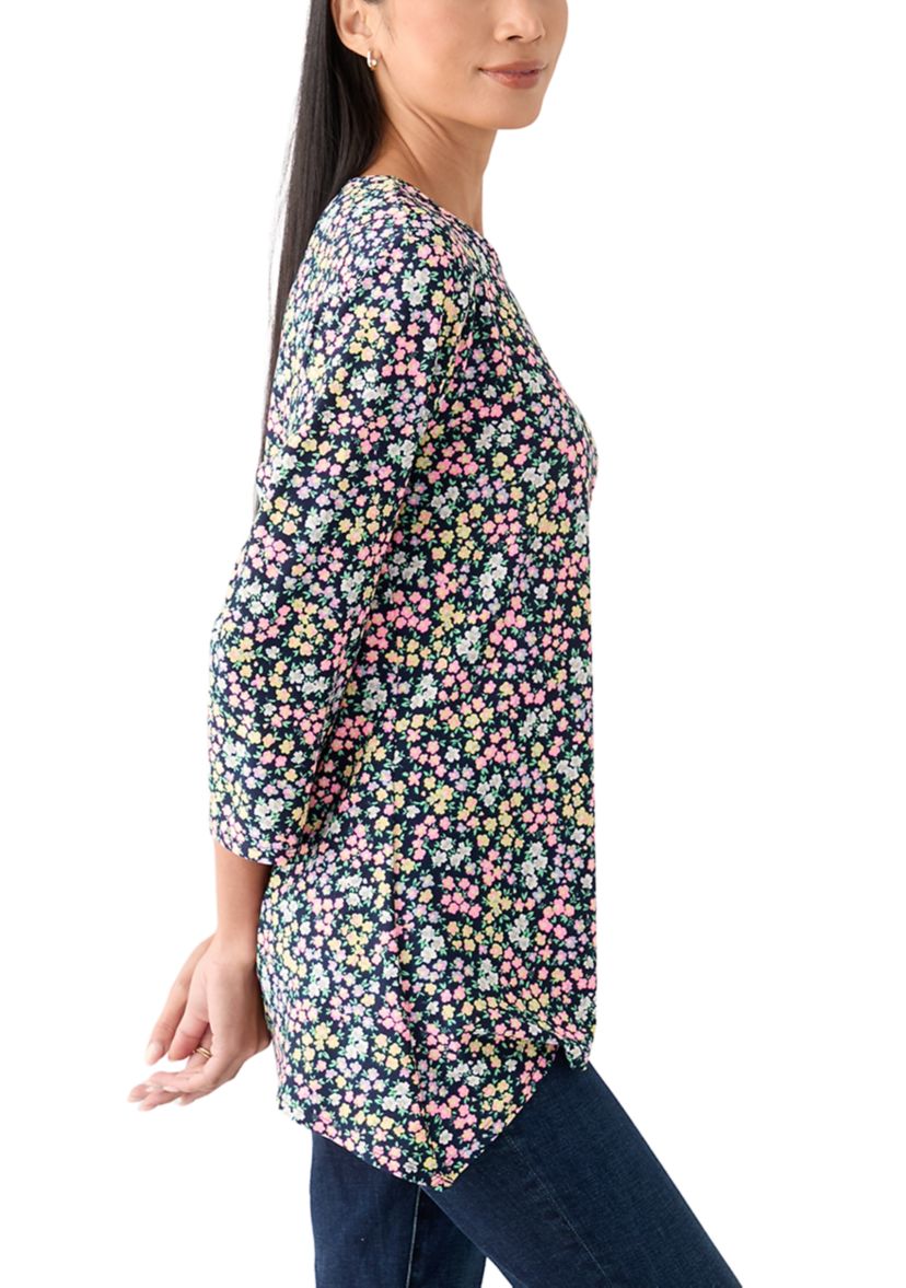 Womens 3/4 Sleeve Shark Bite Top