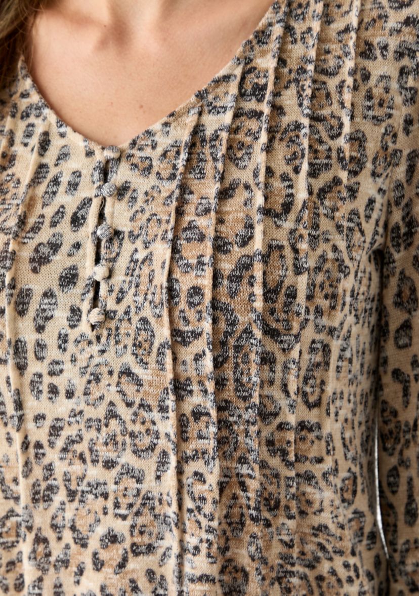  Womens 3/4 Sleeve Printed V-Neck Henley Shirt 