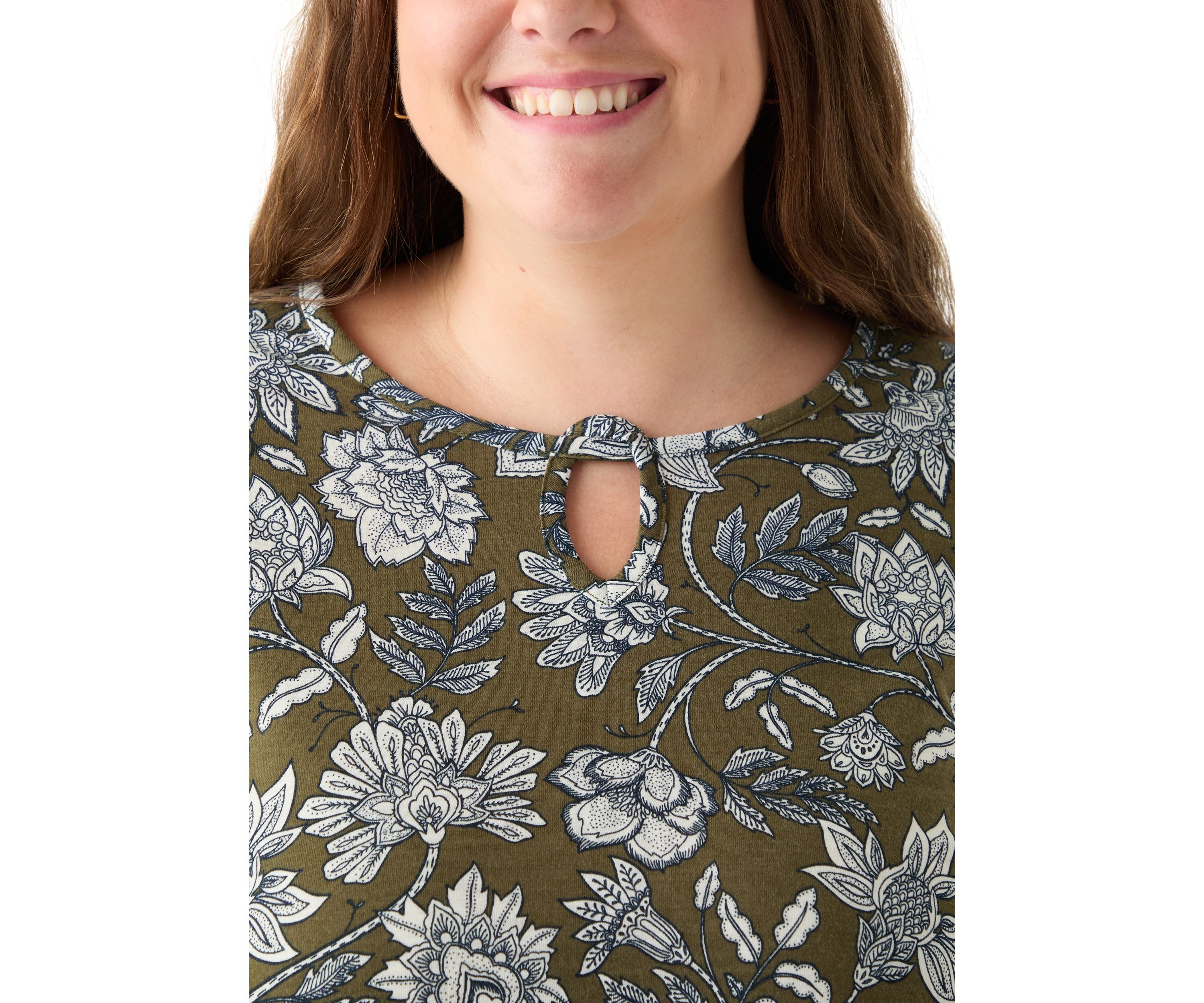 Plus Size 3/4 Sleeve Keyhole Neck Floral Sharkbite Tunic 
