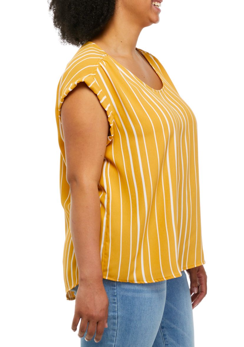 Plus Size   Short Sleeve Airflow U-Neck Woven Top 