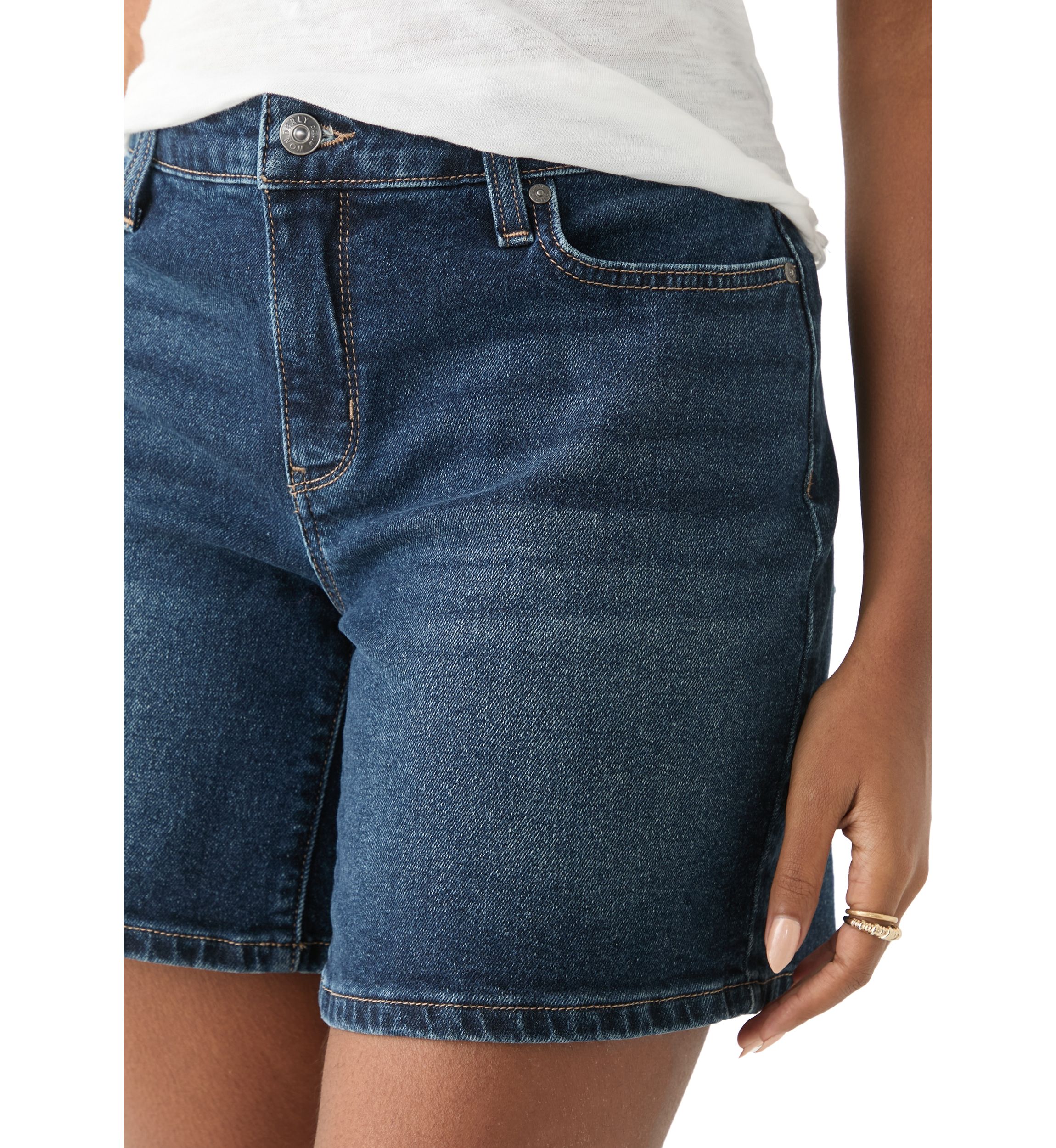 Womens Mid Rise 7" Relaxed Boyfriend Shorts