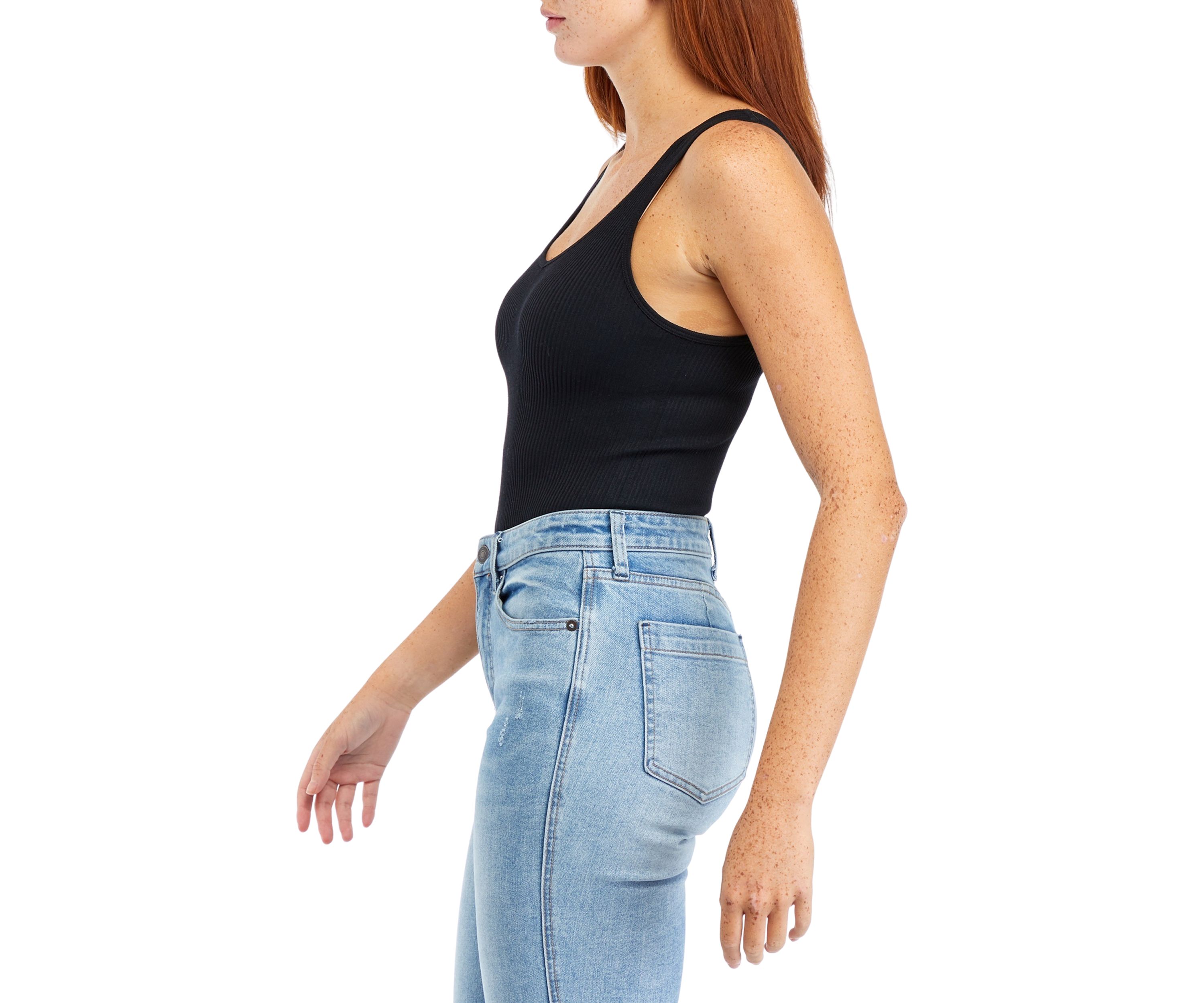 Juniors Seamless Ribbed Knit V-Neck Bodysuit 