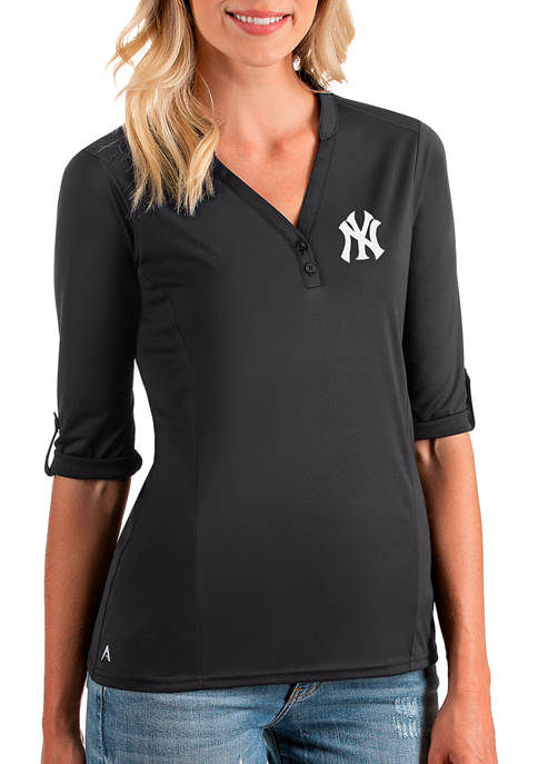 Womens MLB New York Yankees Accolade V-Neck Top