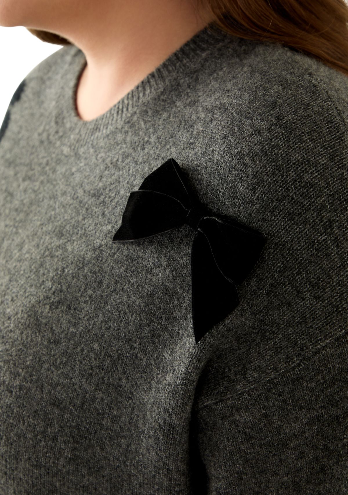 Plus Size Long Sleeve 3D Bow Applique Sweater 