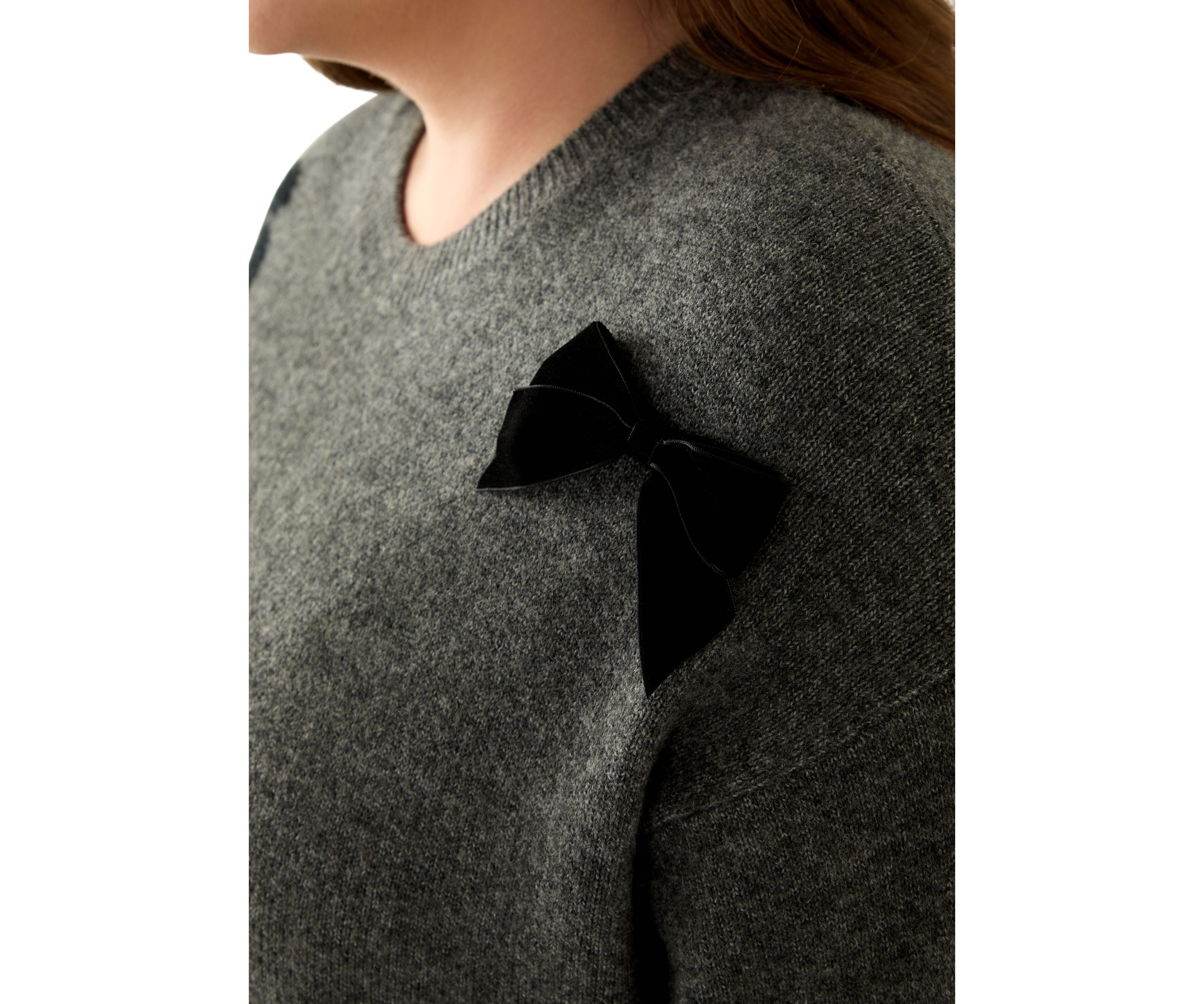 Plus Size Long Sleeve 3D Bow Applique Sweater 