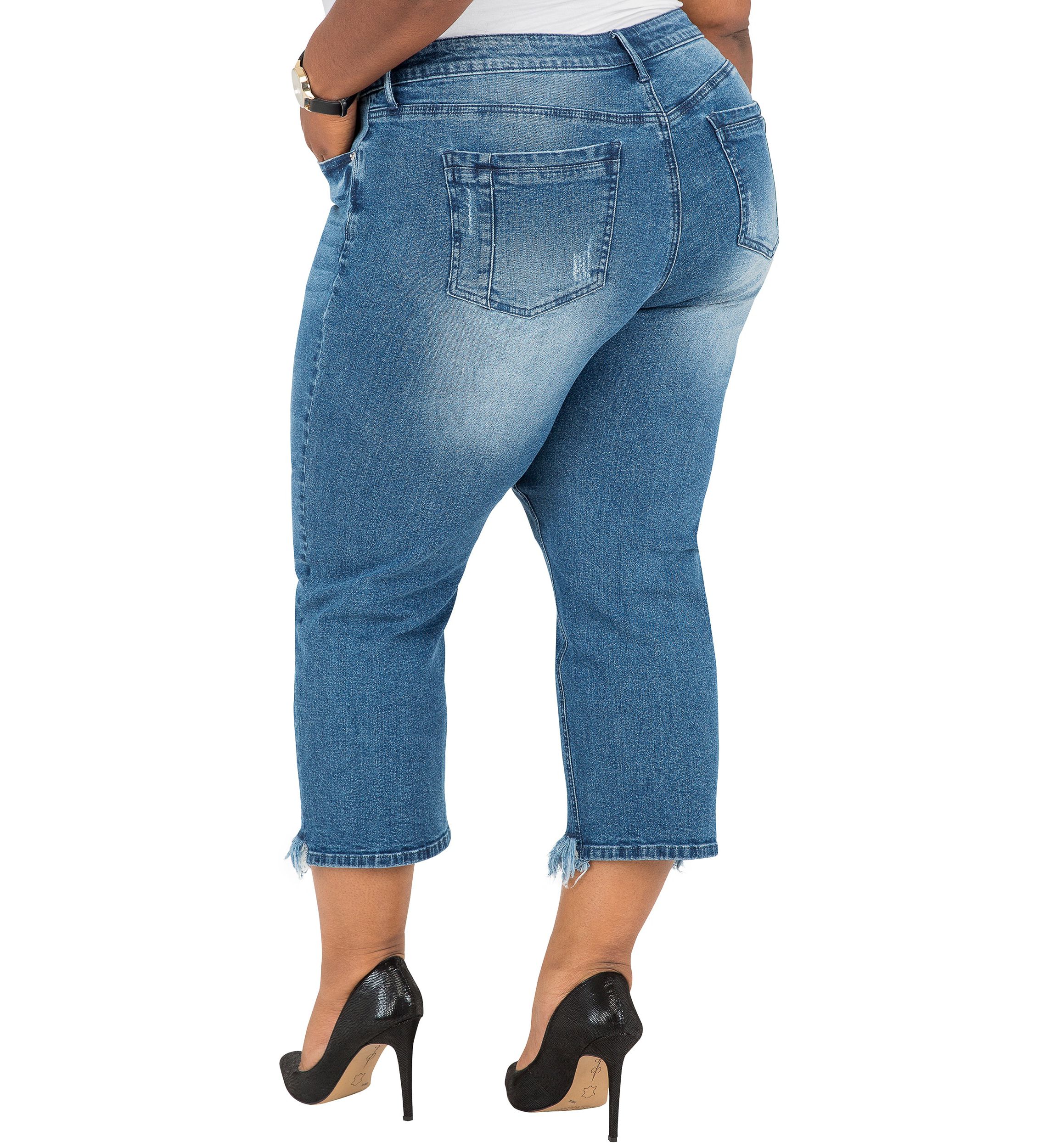 Cropped Frayed Boyfriend Jeans