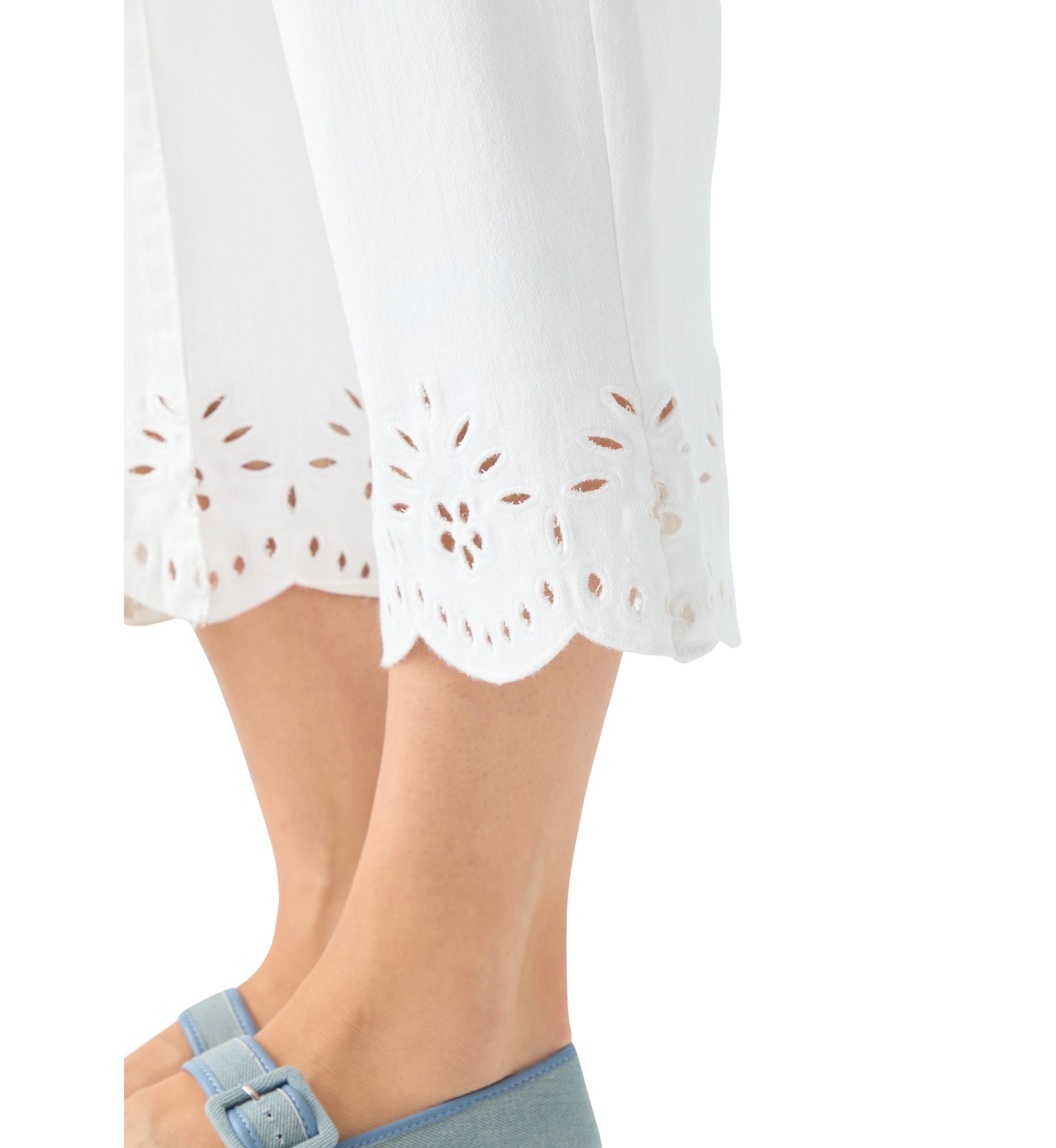Womens Eyelet Scallop Hem Cropped Pants