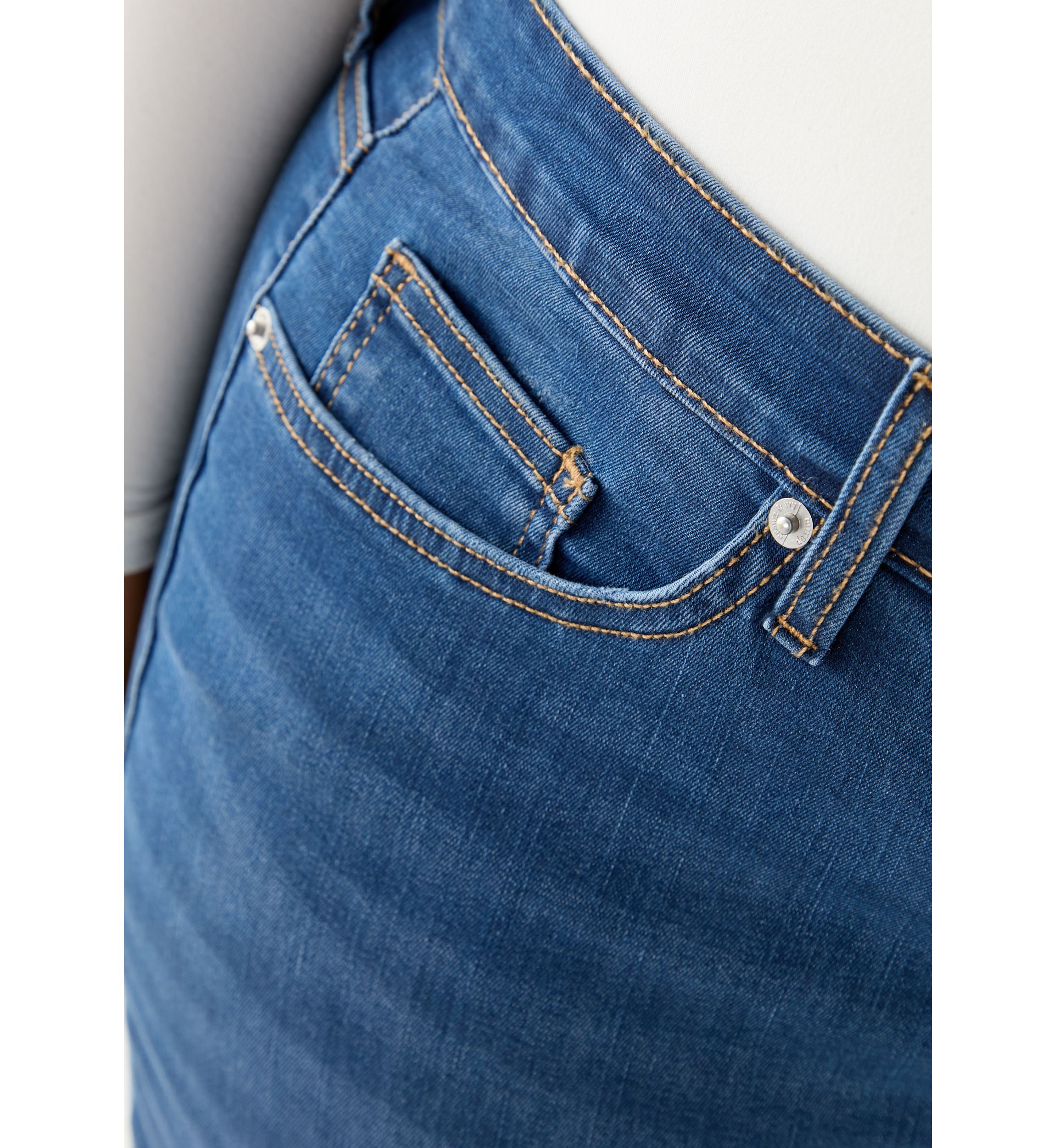 Plus Size Roll Cuff Cropped Pants