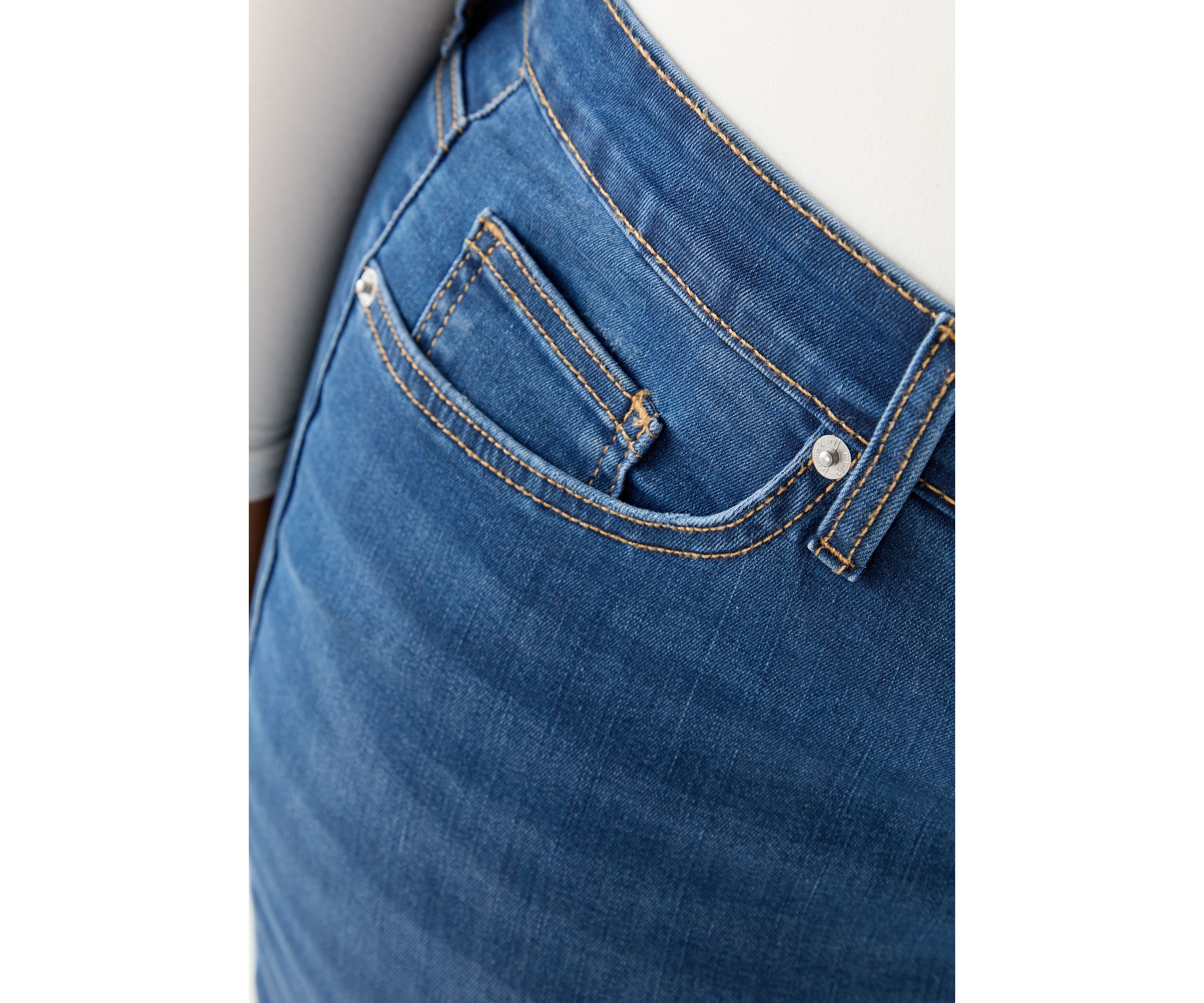 Plus Size Roll Cuff Cropped Pants