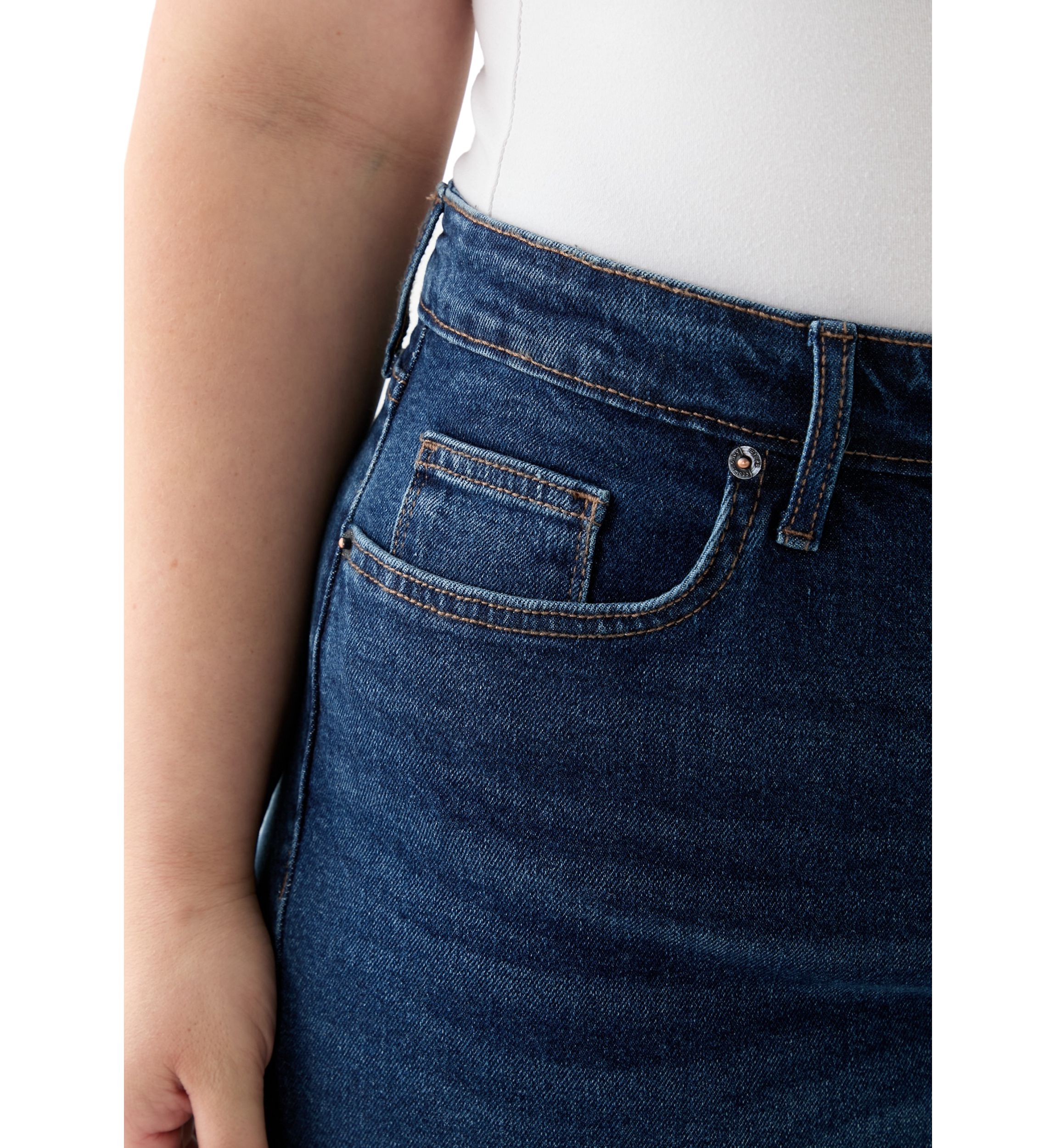 Plus Size HIgh Rise Cuff Shorts