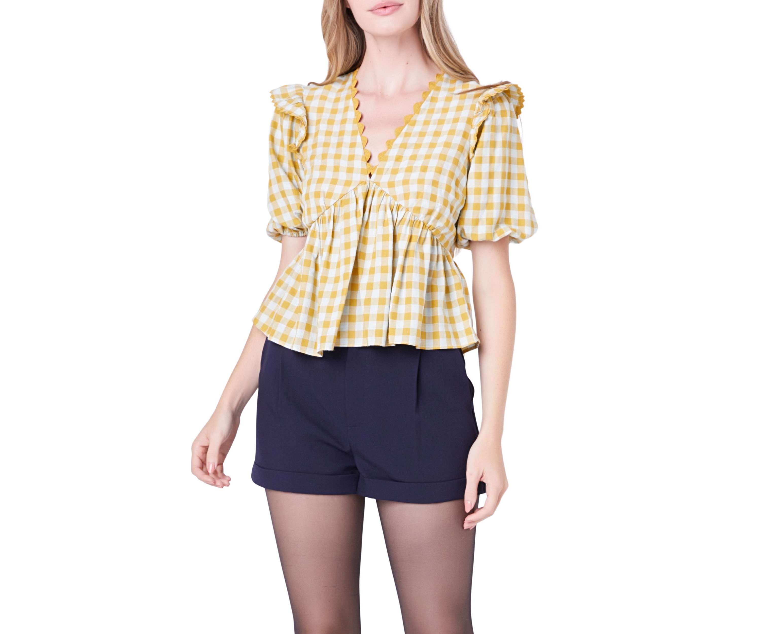 Gingham blouse with puff sleeves