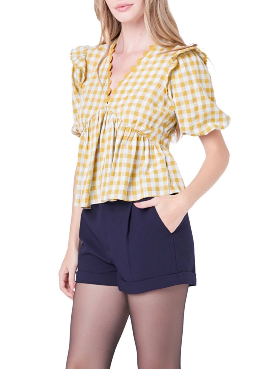 Gingham blouse with puff sleeves