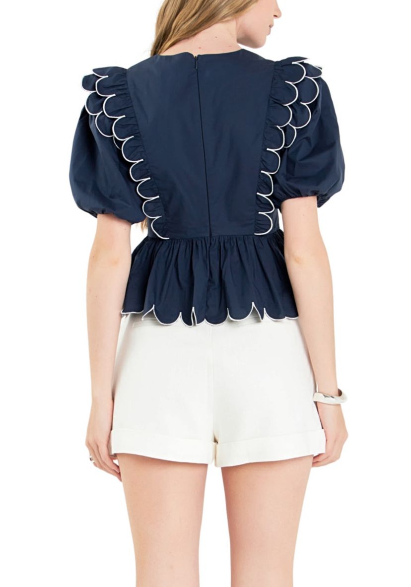 Contrast Scallop Edge Top