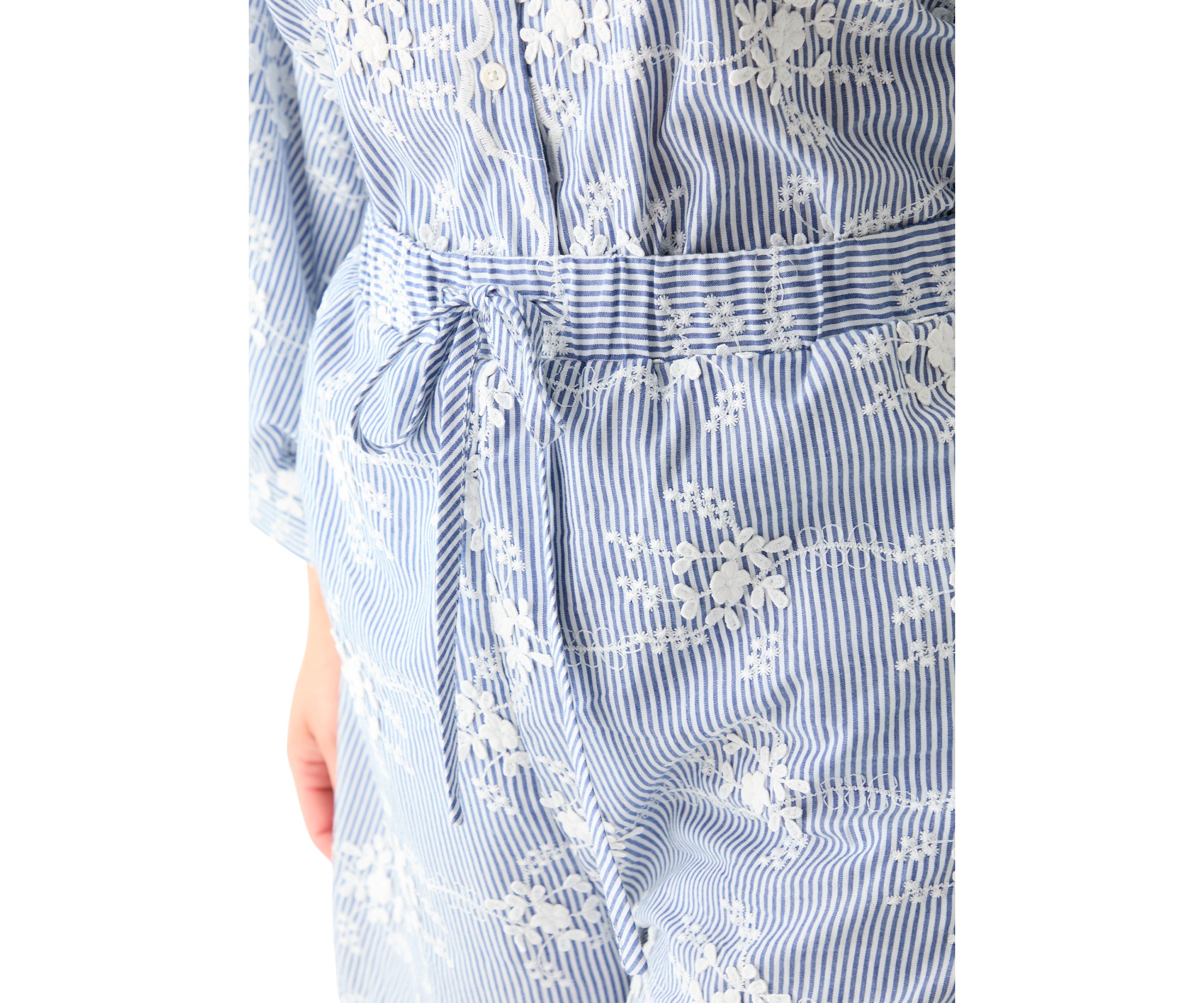 Plus Size Embroidery Stripe Shorts