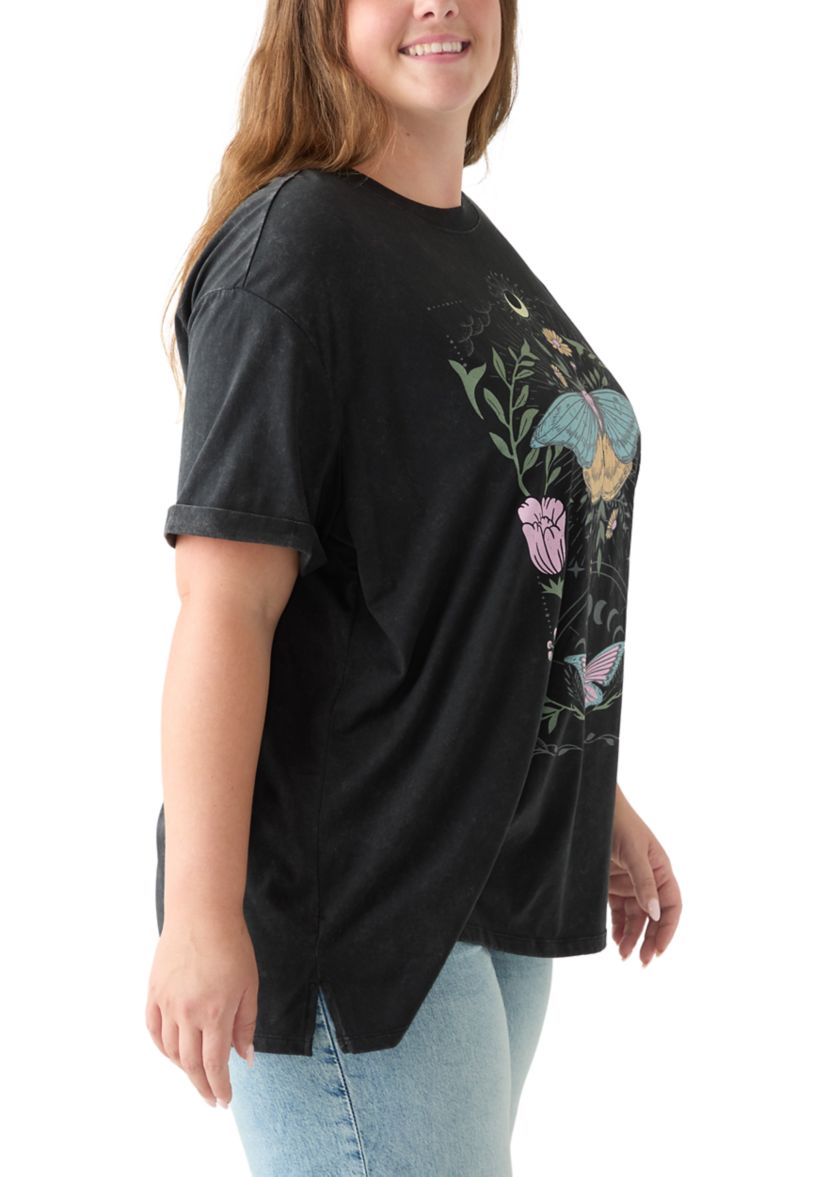 Plus Size Cosmic Butterfly Graphic T-Shirt