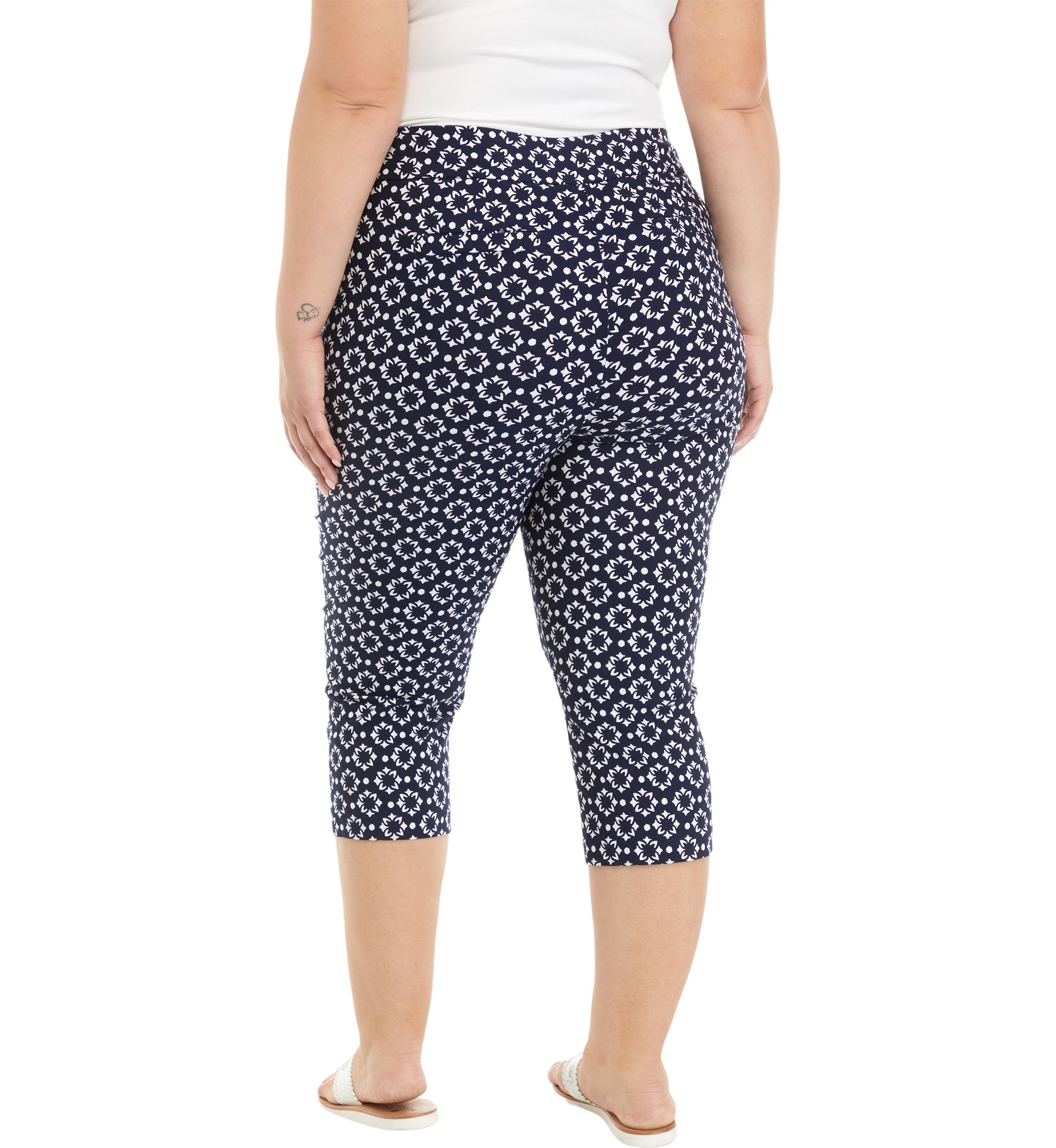 Plus Size Printed Capri Pants