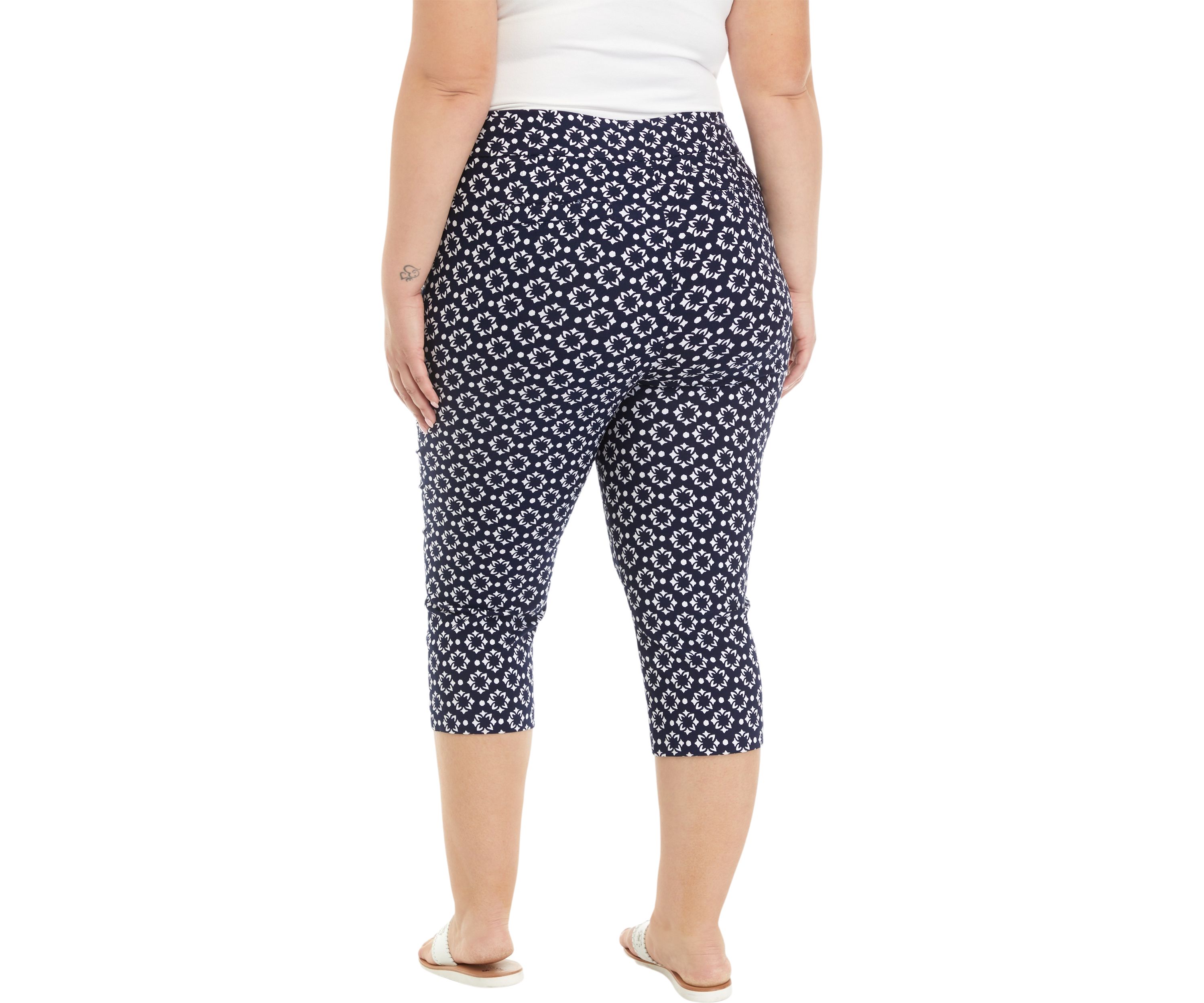 Plus Size Printed Capri Pants