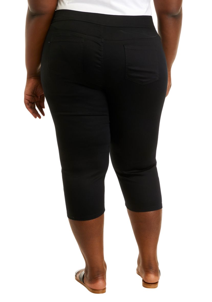 Plus Size Cotton Solid Capri Pants