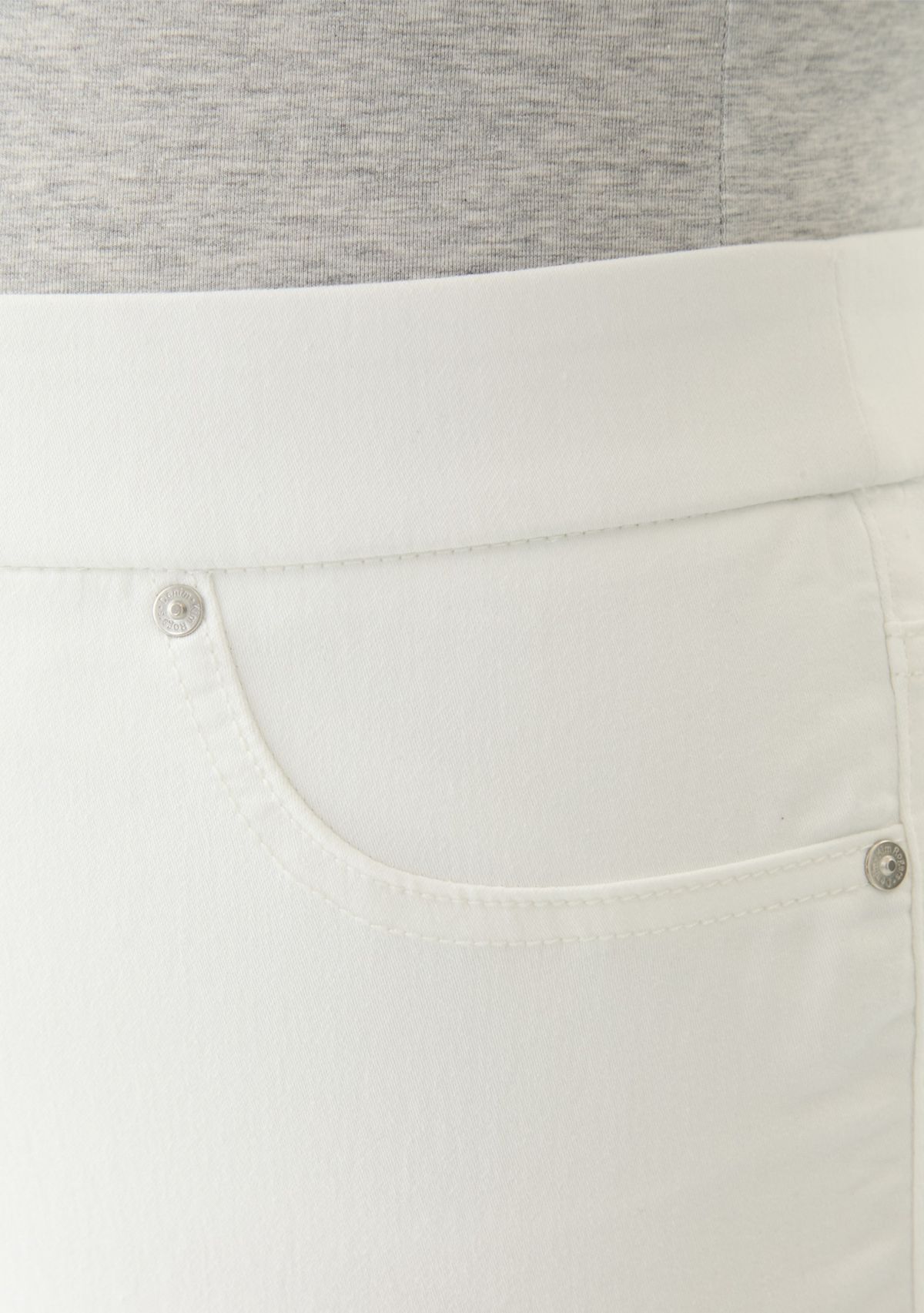 Plus Size Knit Denim Capri Pants