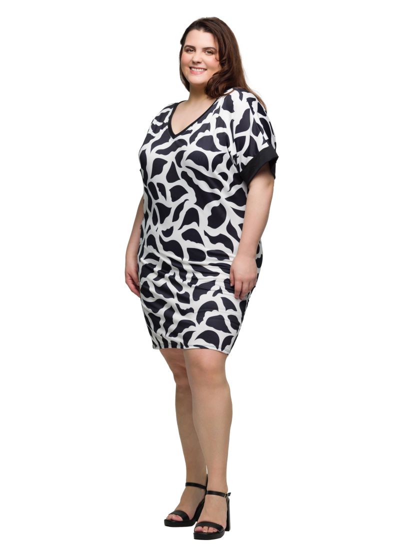 Plus Size Black and White Short Sleeve Knee Length T Shirt Dress