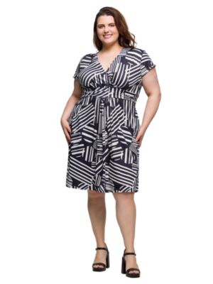 24seven Comfort Apparel Women's Plus Size Cap Sleeve Black and White V Neck Knee Length Pocket Dress, 1X
