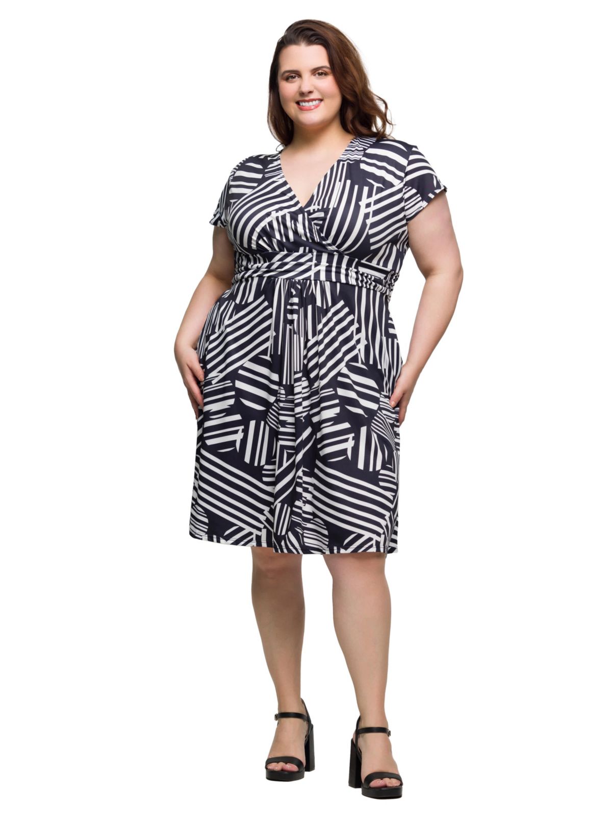 Plus Size Cap Sleeve Black and White V Neck Knee Length Pocket Dress
