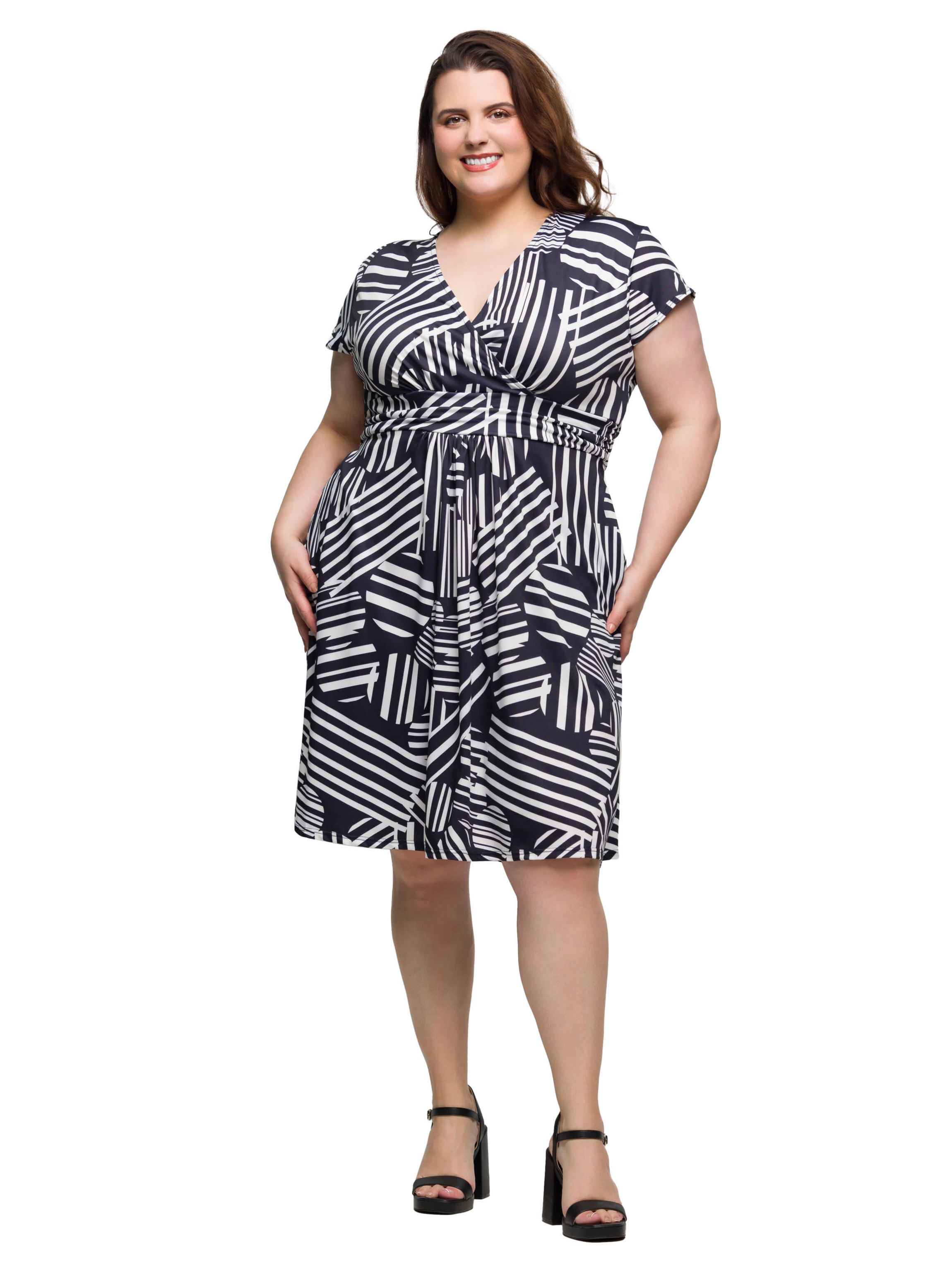 Plus Size Cap Sleeve Black and White V Neck Knee Length Pocket Dress