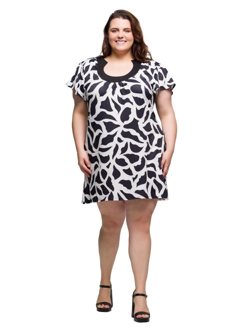 Plus Size Black and White Short Sleeve Scoop Neck Mini Dress