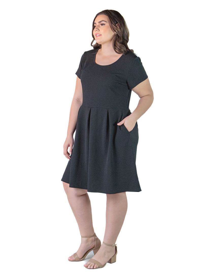Plus Size Knee-length Pleated Pocket Dress with a Scoop Neck