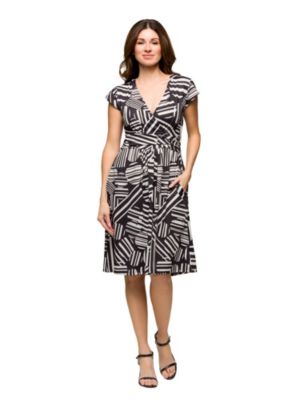 24seven Comfort Apparel Womens Cap Sleeve Black and White V Neck Knee Length Pocket Dress