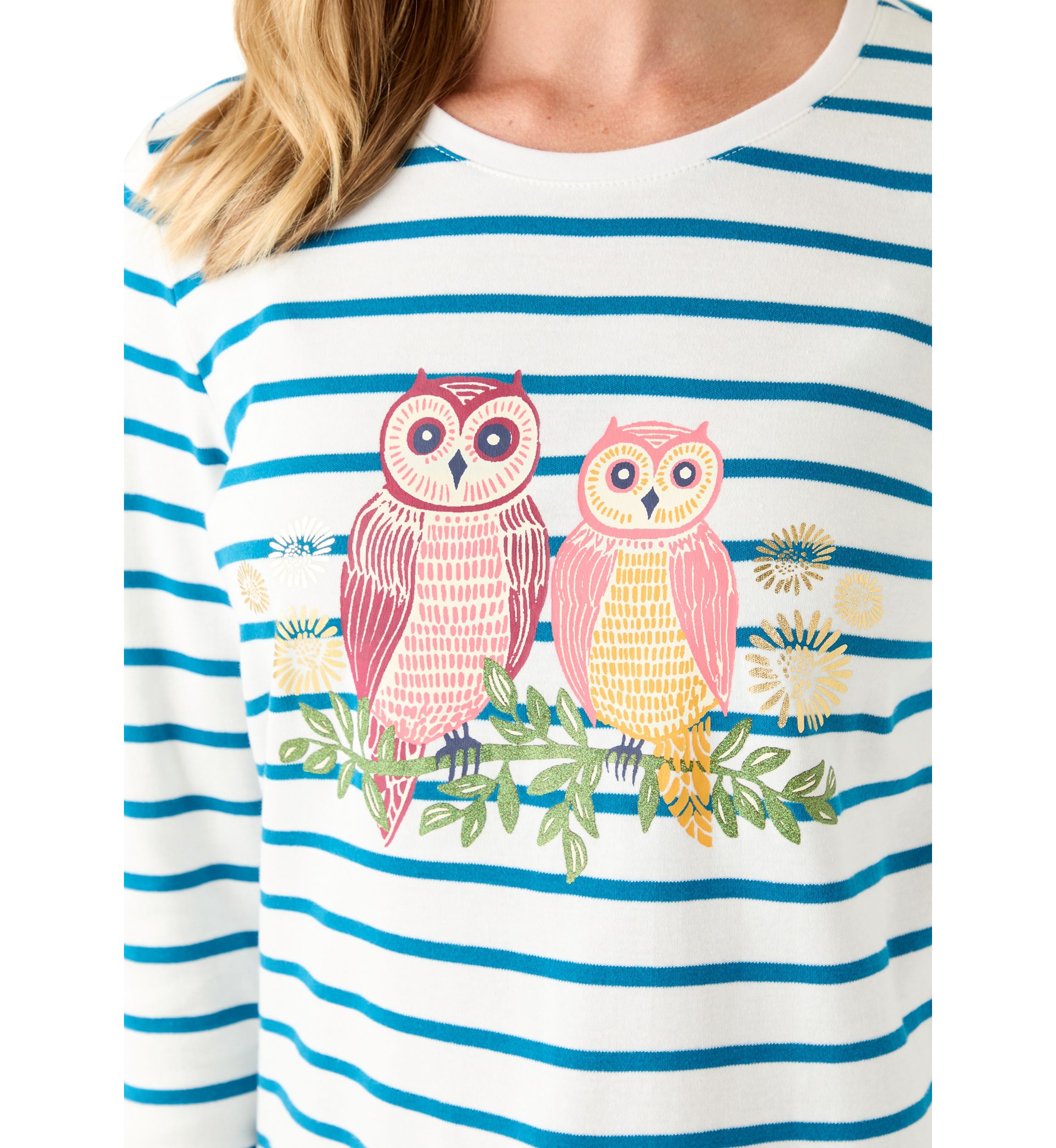 Petite 3/4 Sleeve Crew Neck Graphic Shirt