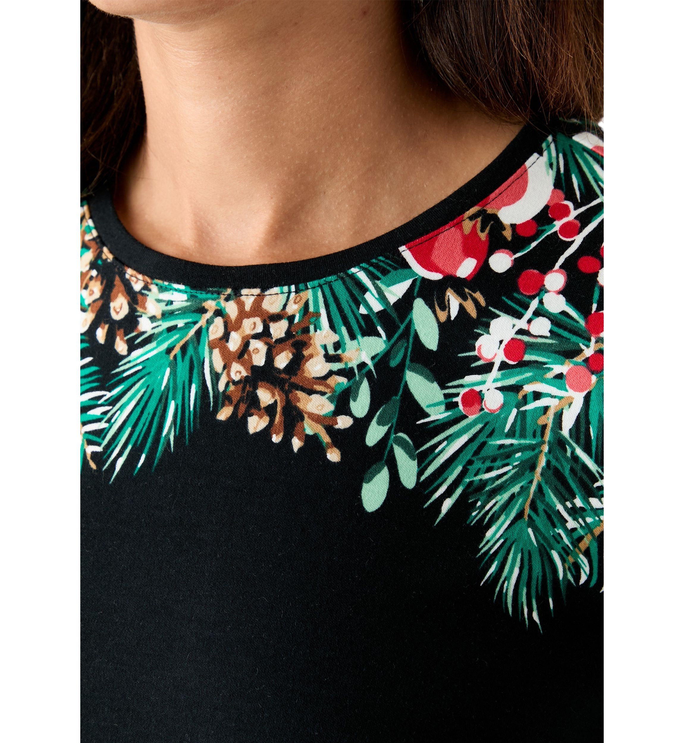 Petite Three-Quarter Sleeve Placement Print Top