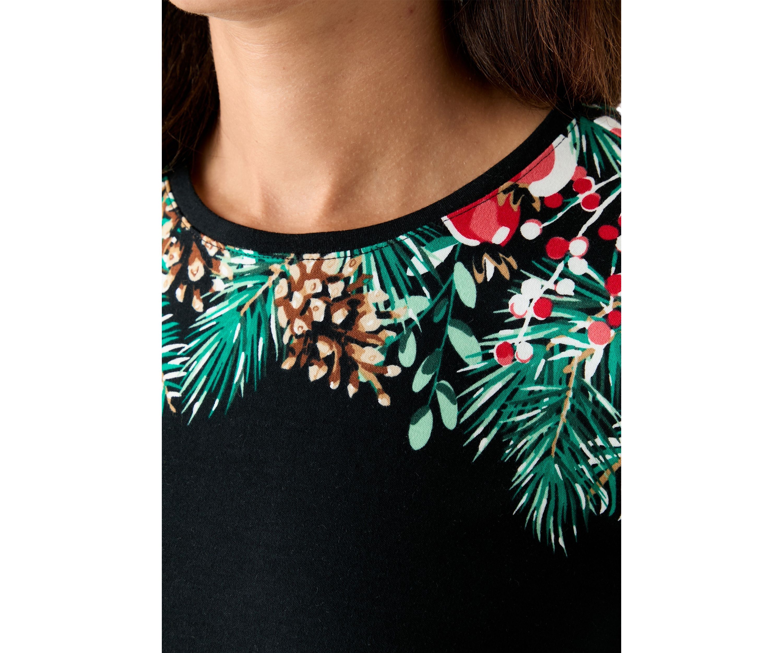 Petite Three-Quarter Sleeve Placement Print Top