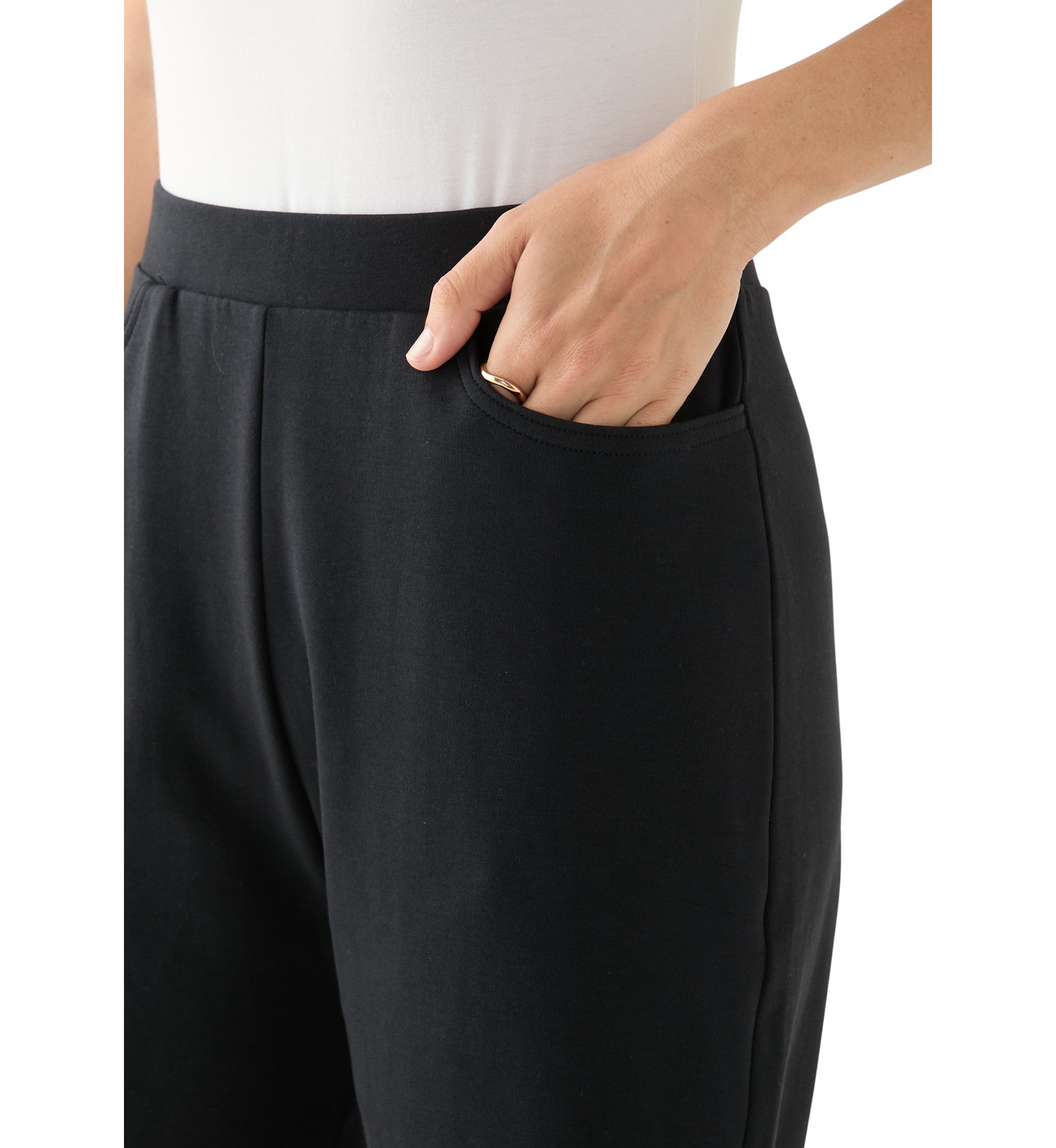 Womens Knit Solid Shorts