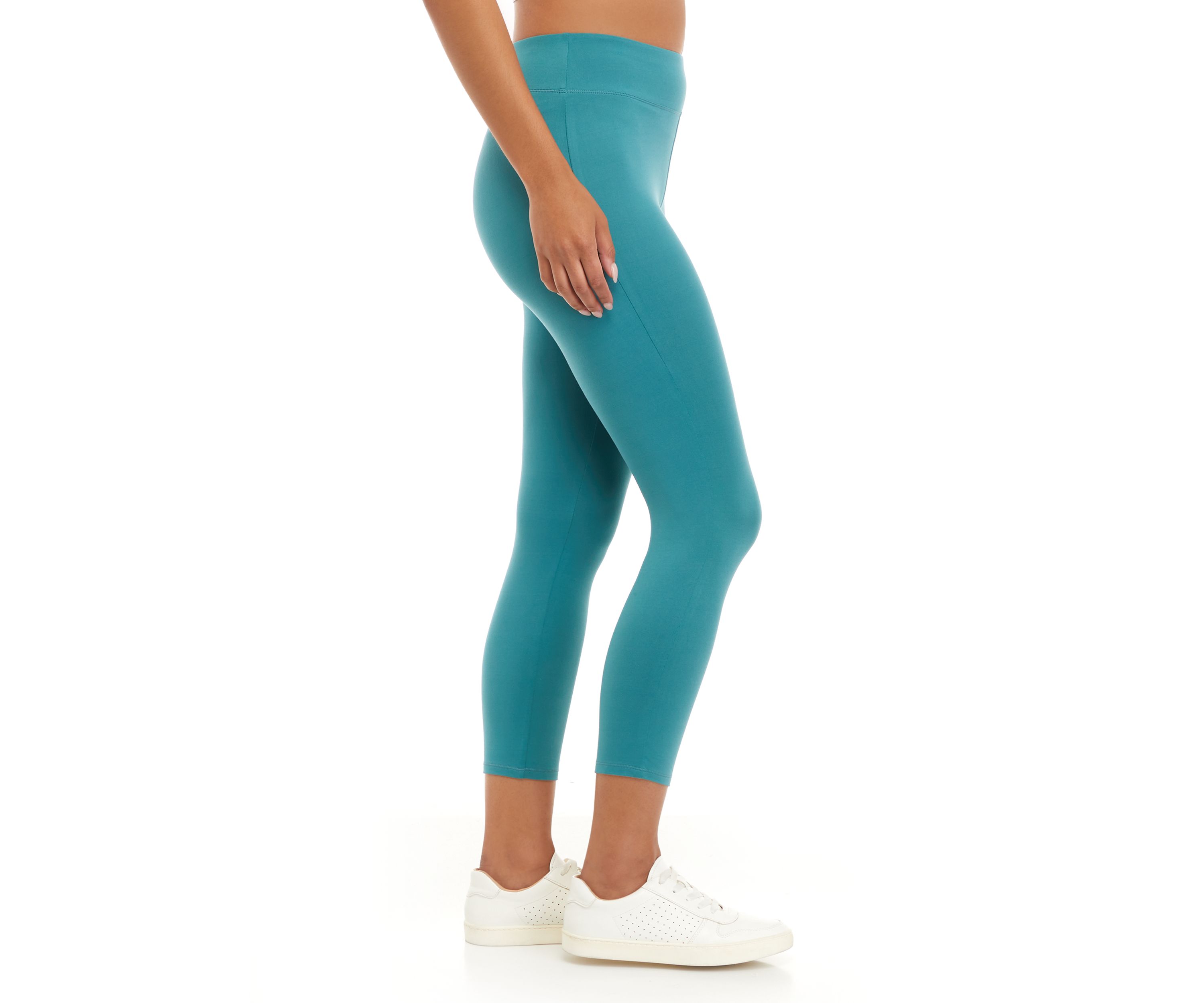 Studio  Womens Capri Yummy Leggings